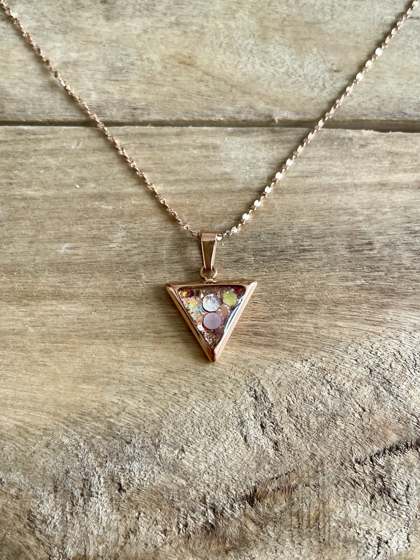 Collier triangle or rose Hypersensibilité