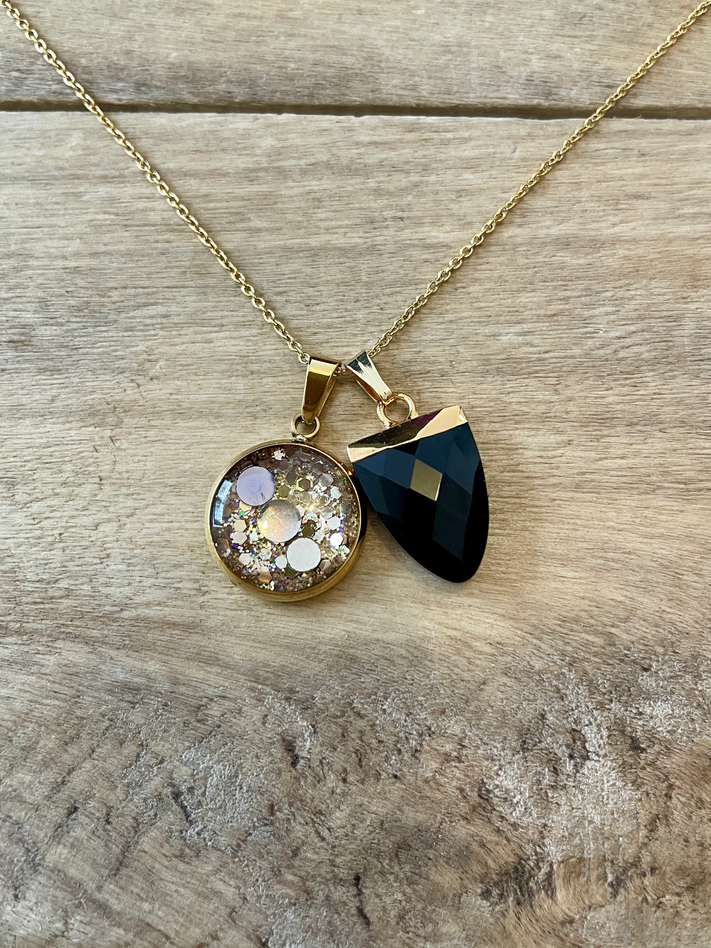 Simple gold necklace ONYX Channeling &amp; intuition