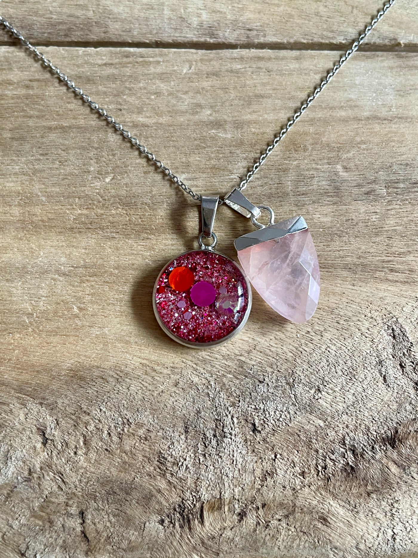 Collier simple argenté QUARTZ ROSE Lignée familiale