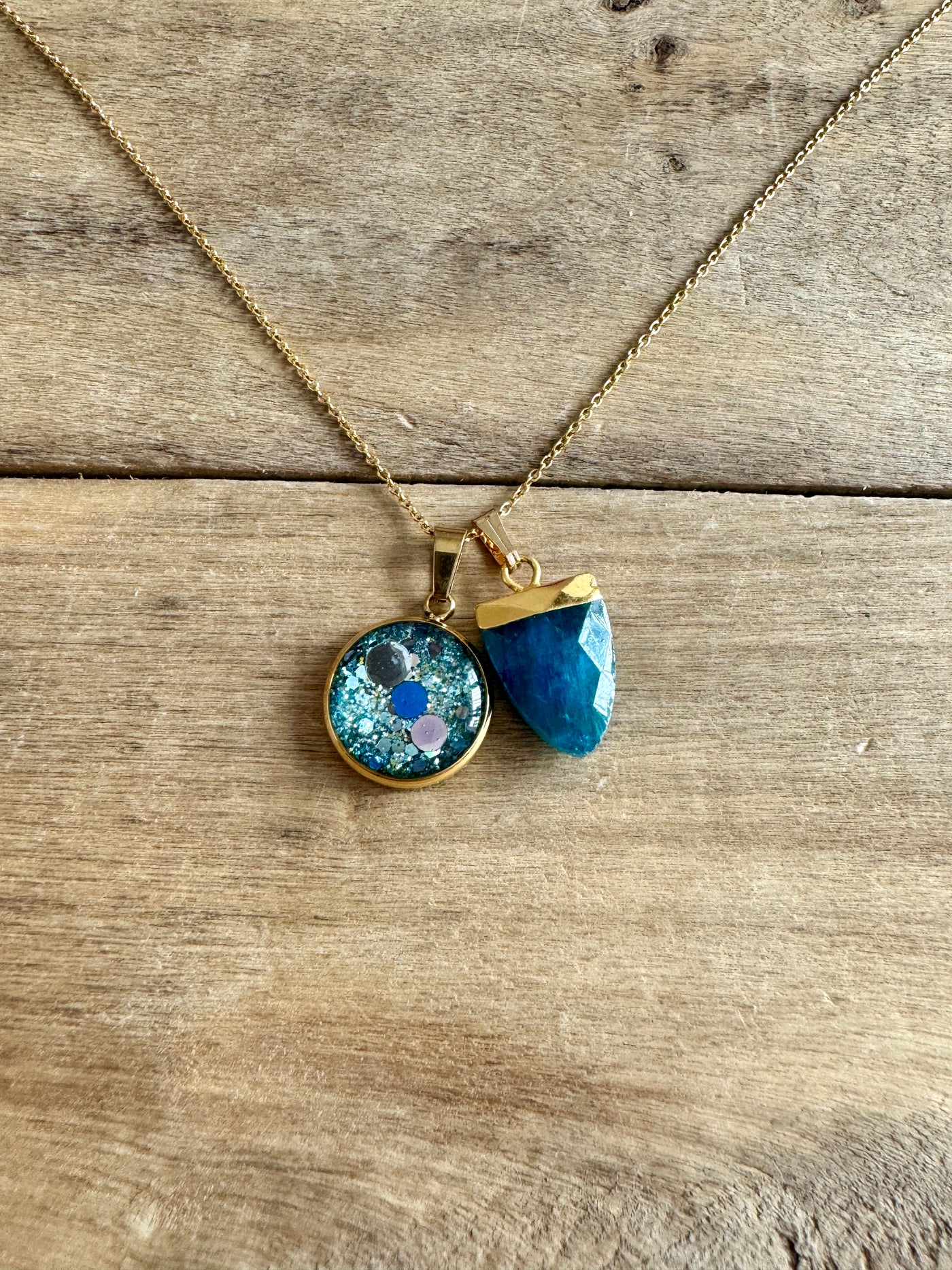 Collier simple doré APATITE Procréation