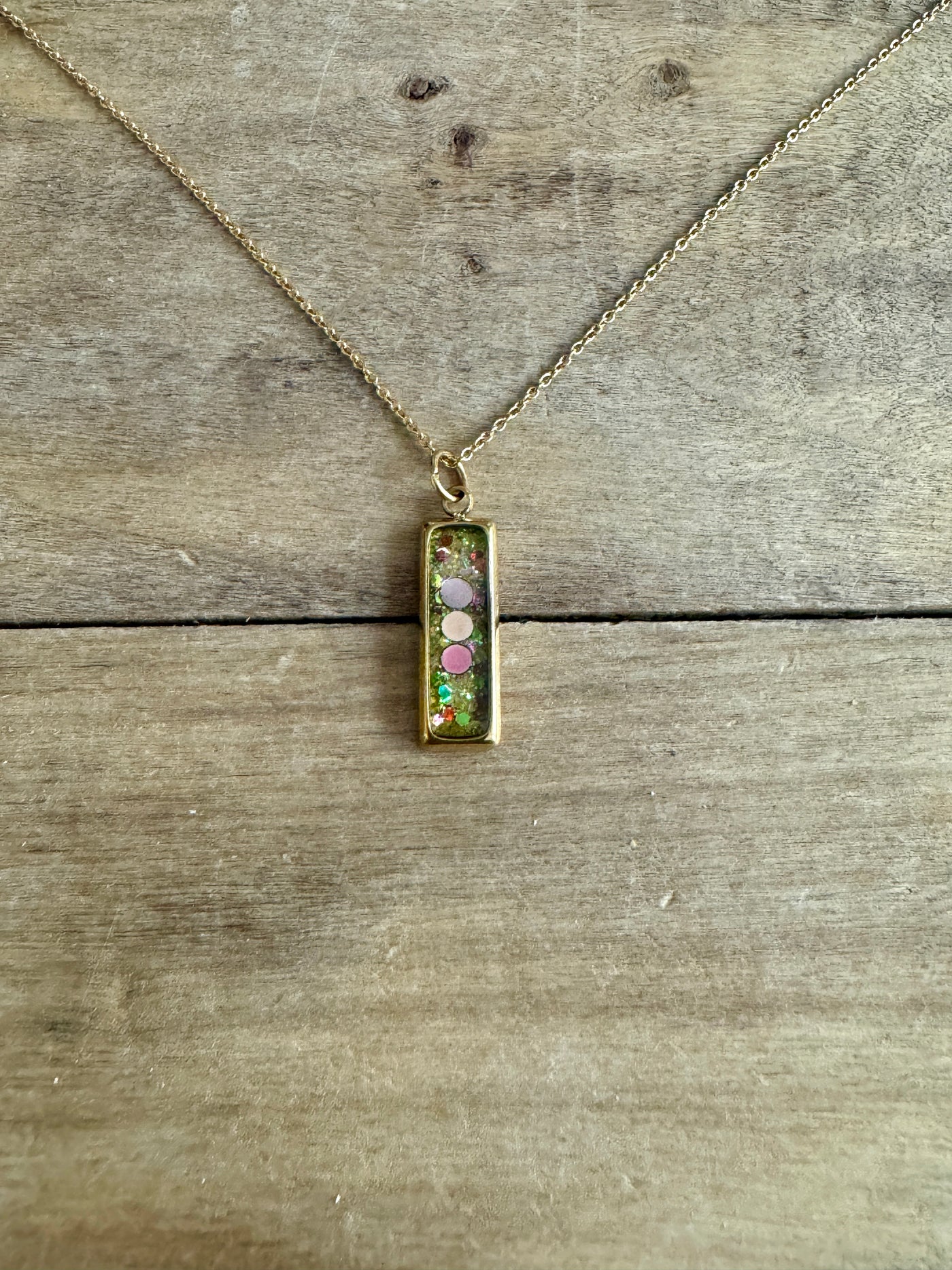 Collier simple doré Rectangle Chakra sacré reset