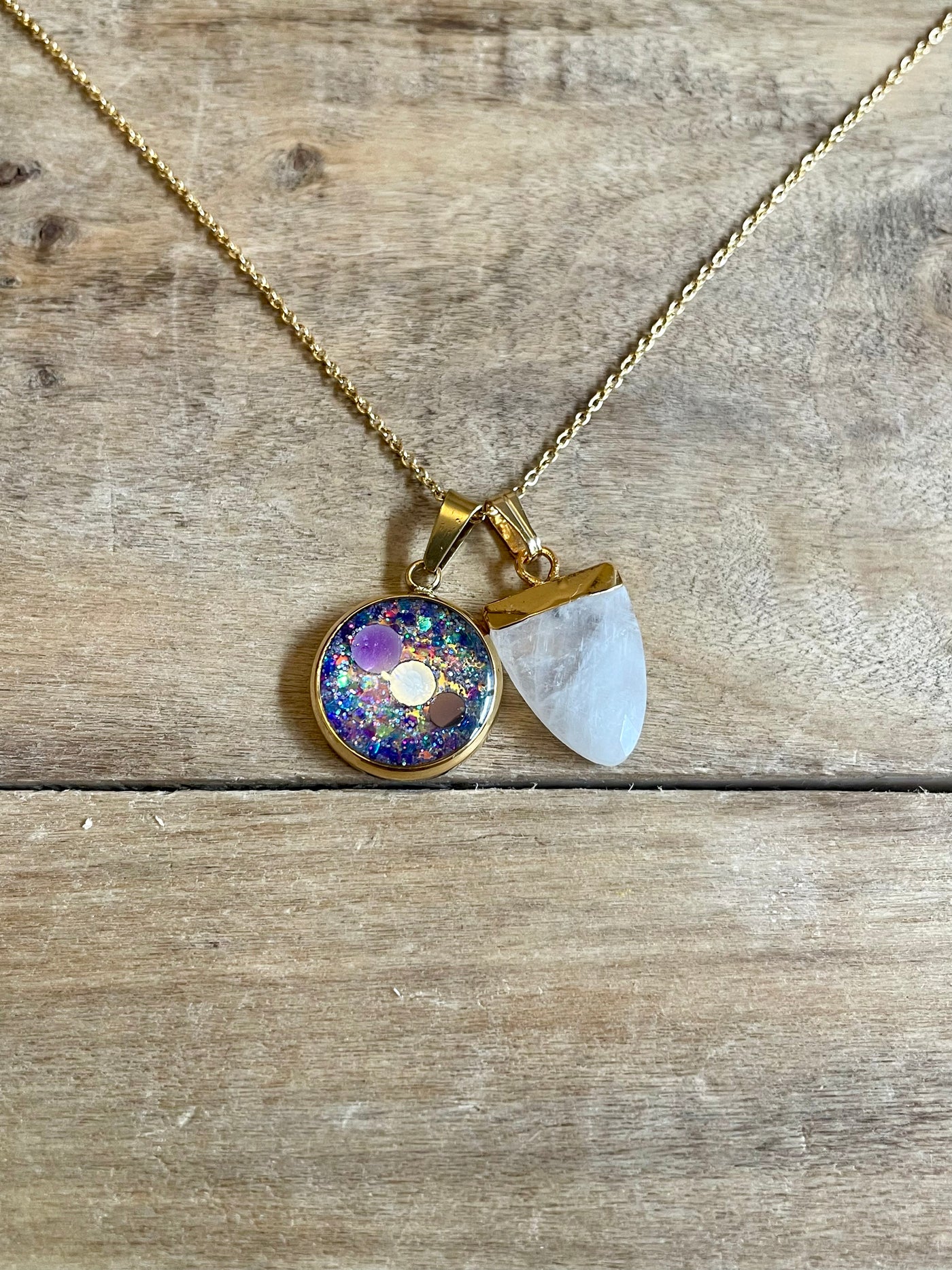 Collier simple doré PIERRE DE LUNE Détachement amoureux