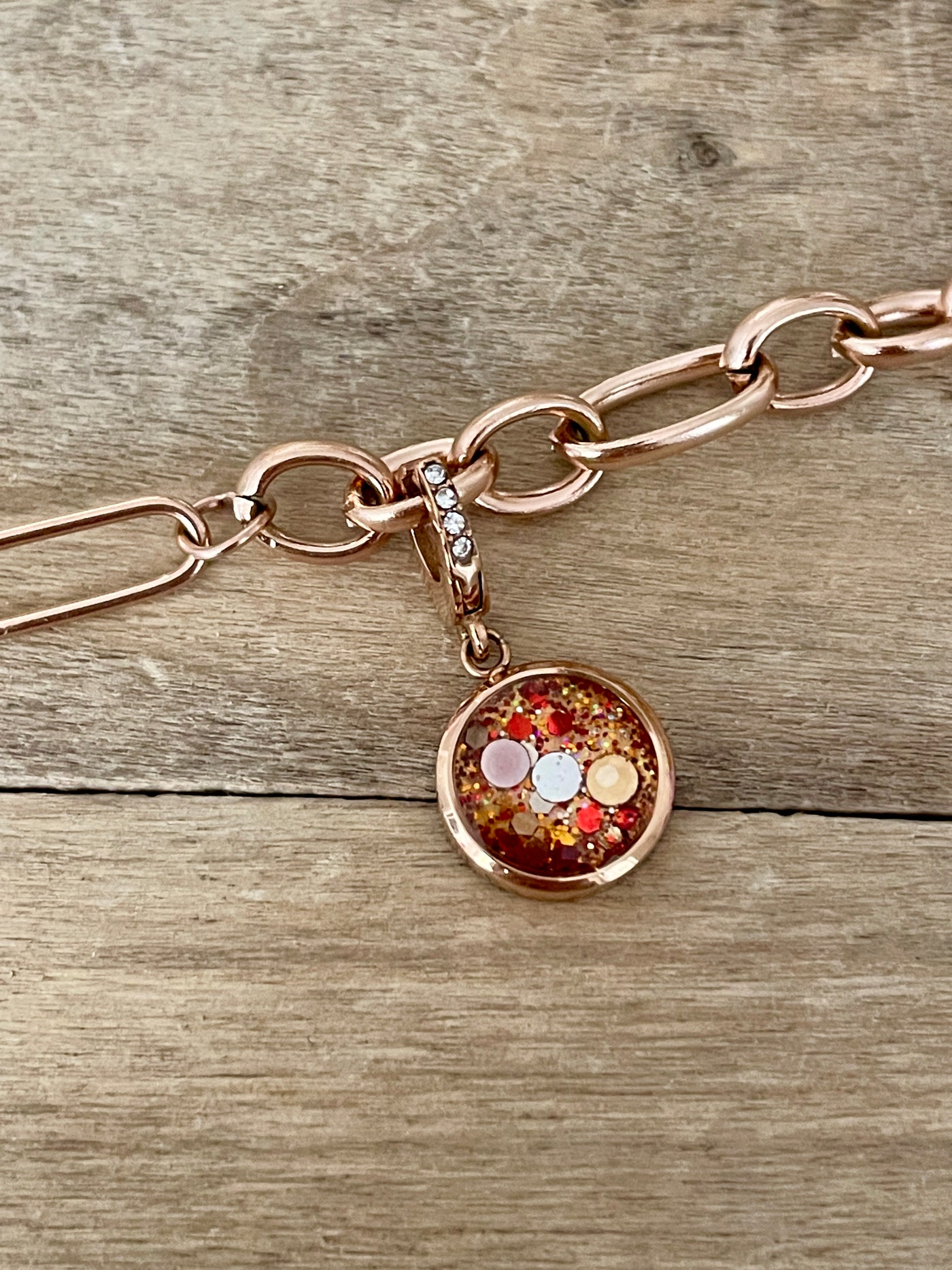 Charm Cristal or rose Om(vendu sans bracelet)