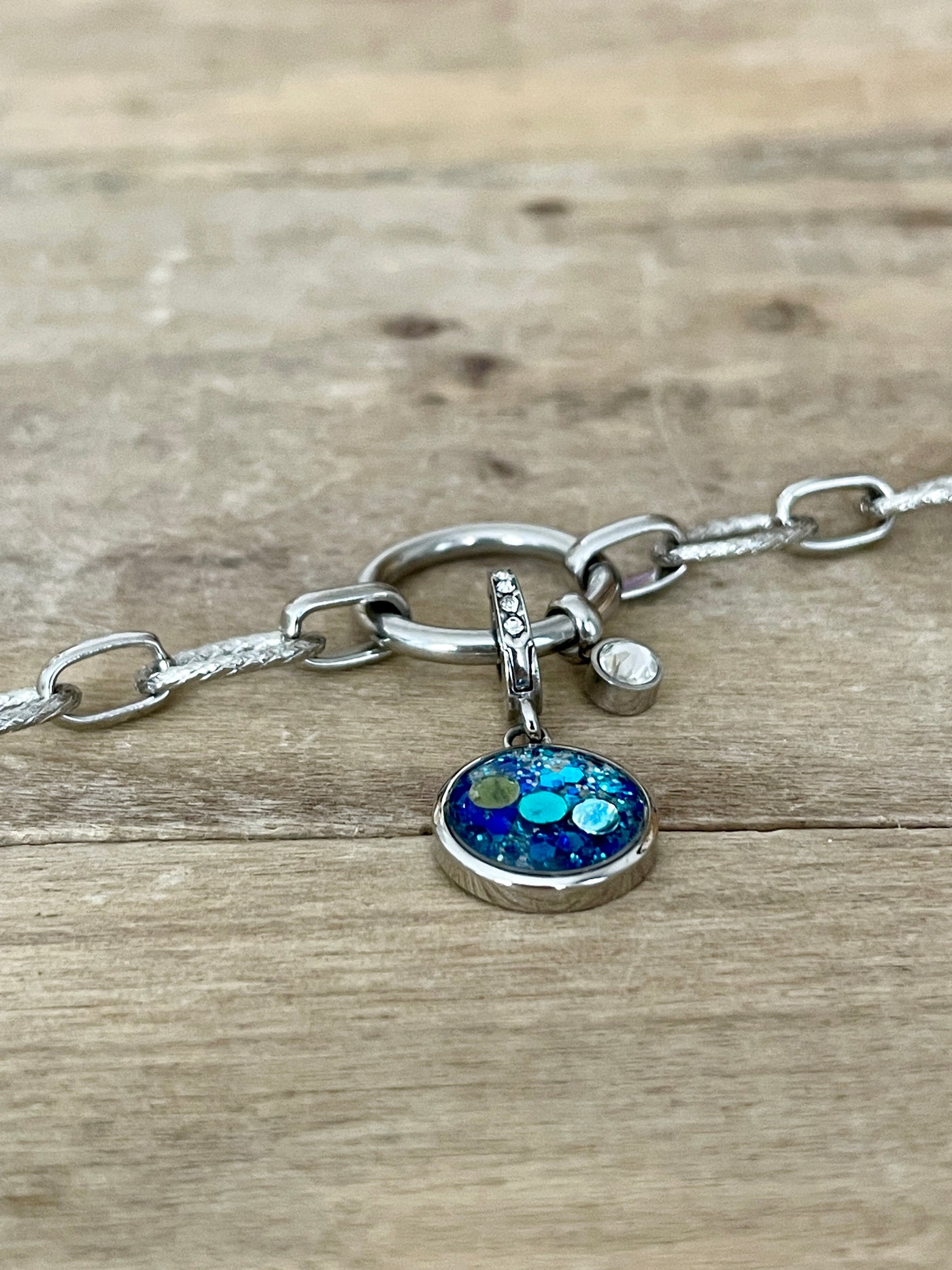 Charm Cristal argenté Je mérite (vendu sans bracelet)