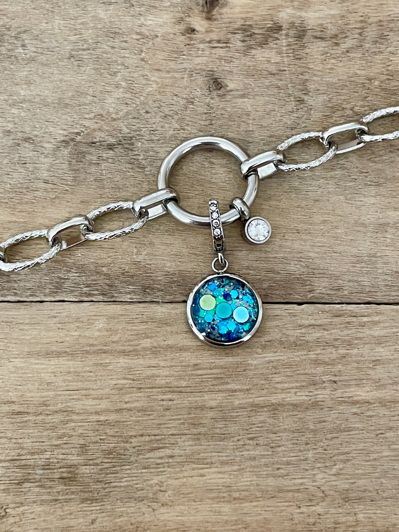 Charm Cristal argenté Je mérite (vendu sans bracelet)