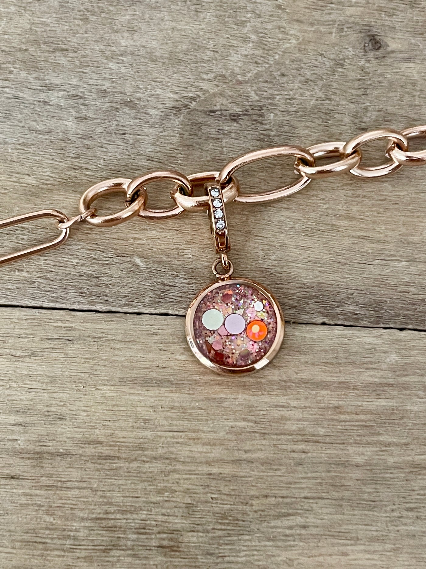 Charm Cristal or rose Peace & Love (vendu sans bracelet)