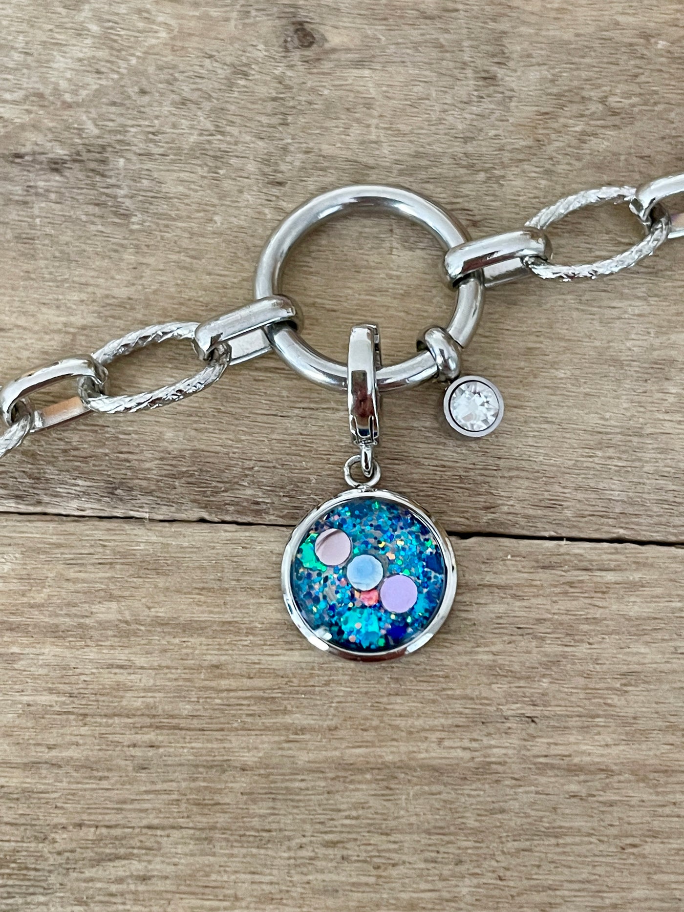 Charm argenté Auto sabotage (vendu sans bracelet)