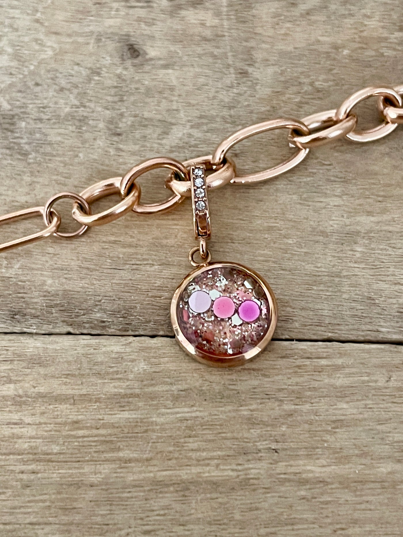 Charm Cristal or rose Vibration (vendu sans bracelet)