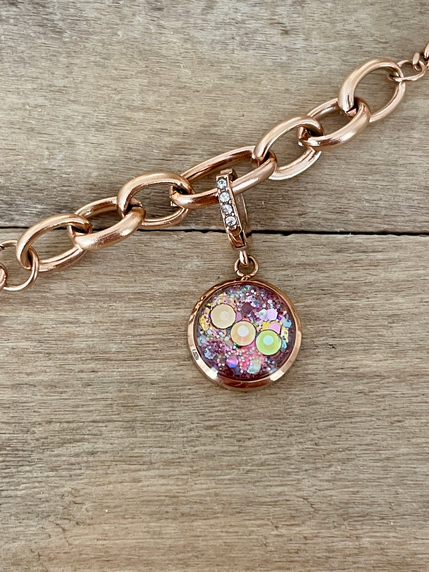 Charm Cristal or rose Enfant intérieur (vendu sans bracelet)