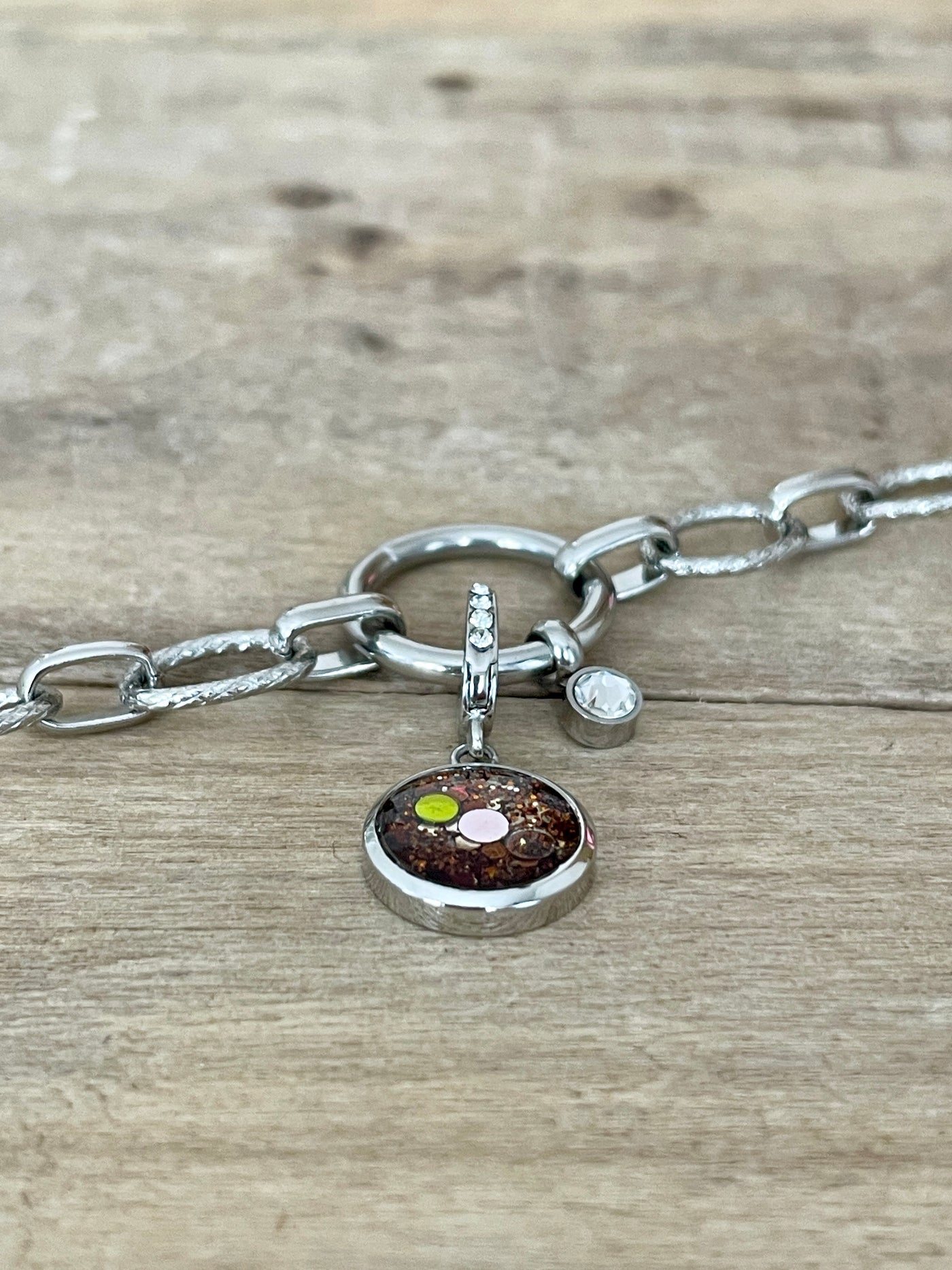 Charm Cristal argenté Om (vendu sans bracelet)