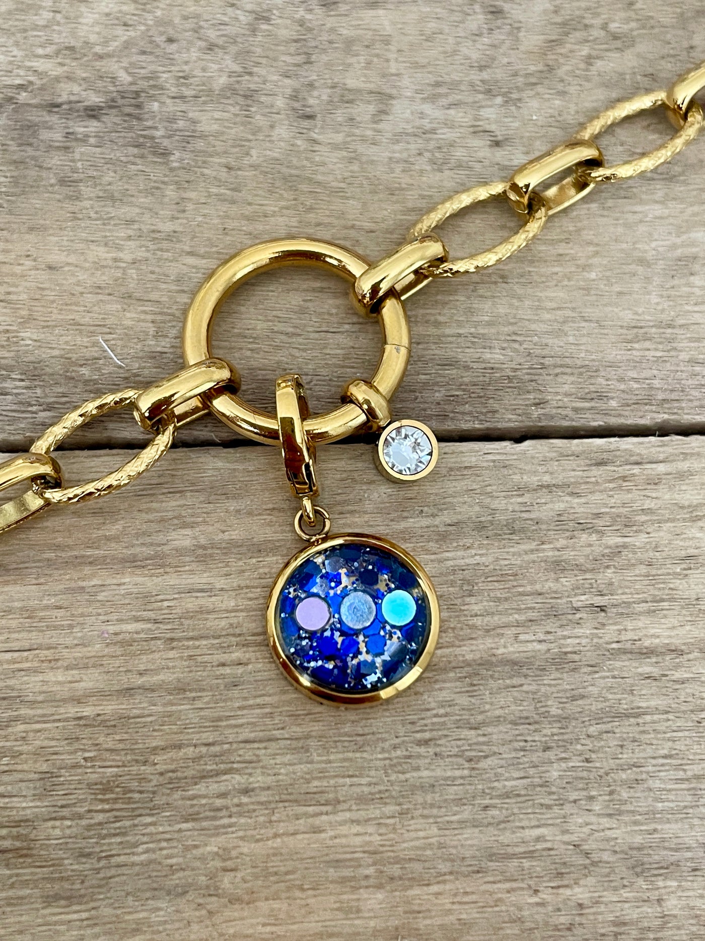 Charm doré Vibration (vendu sans bracelet)