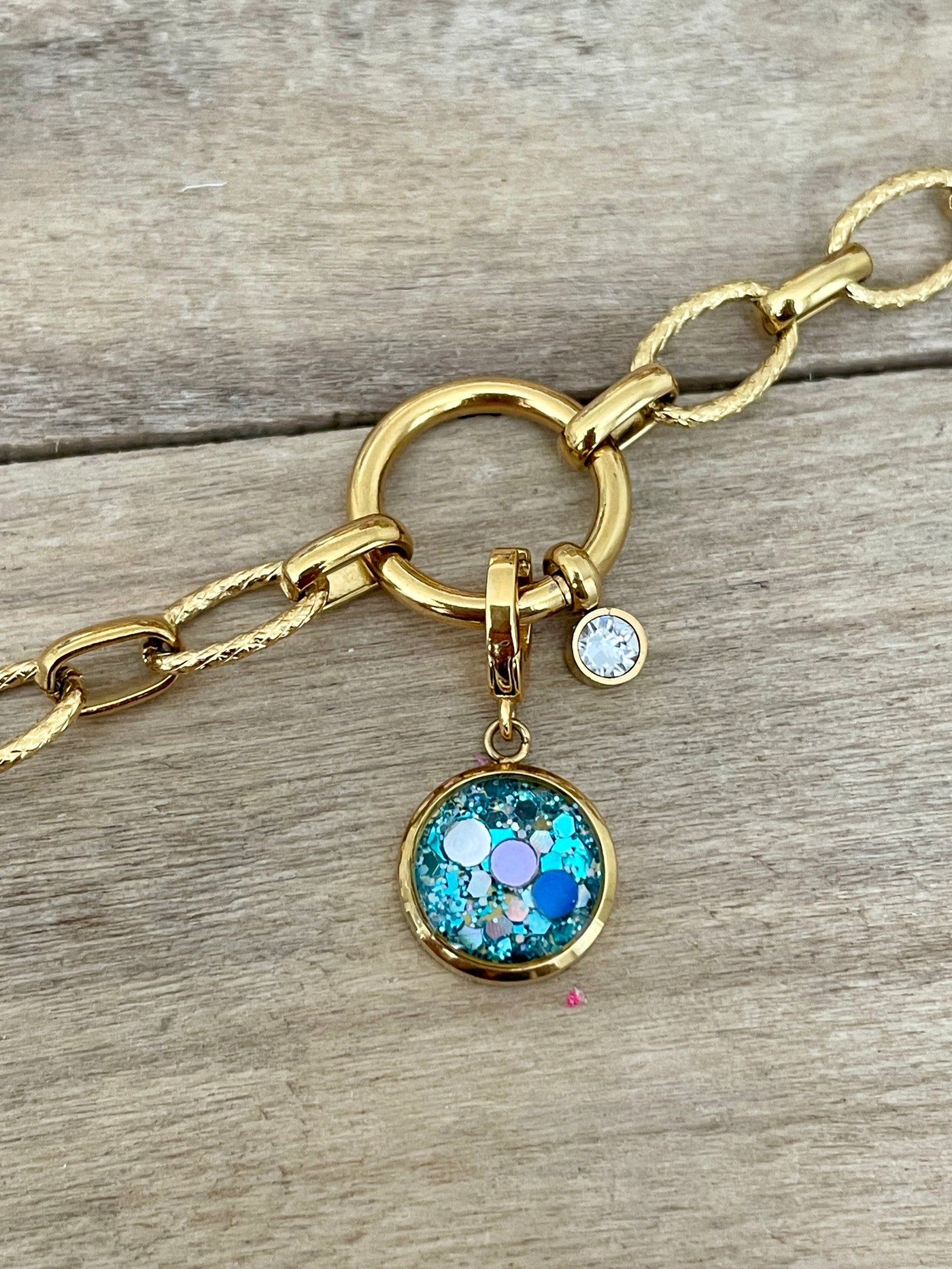 Charm doré Blessure d'Abandon (vendu sans bracelet)