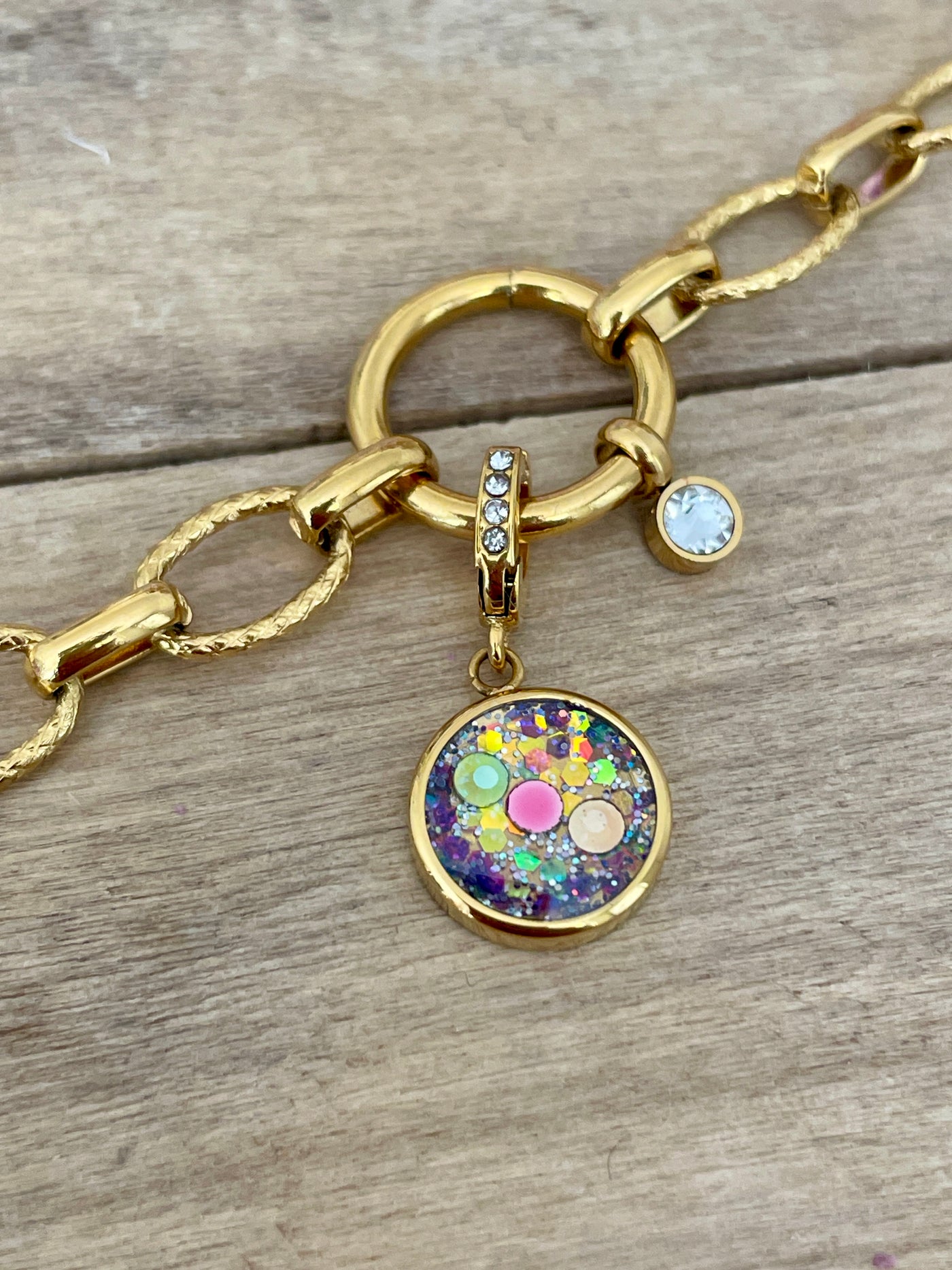 Charm Cristal doré Hypersensibilité (vendu sans bracelet)