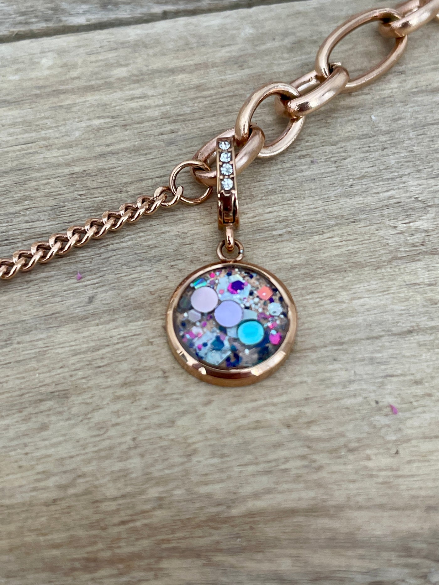 Charm Cristal or rose Phénix (vendu sans bracelet)