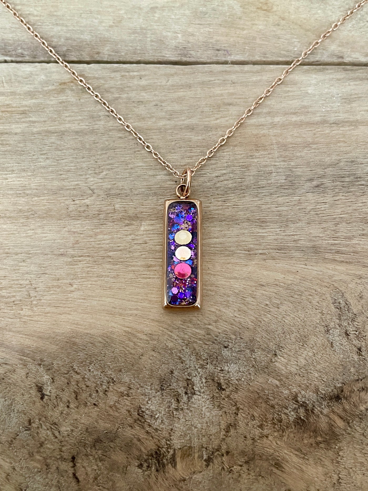 Collier simple or rose RECTANGLE Om