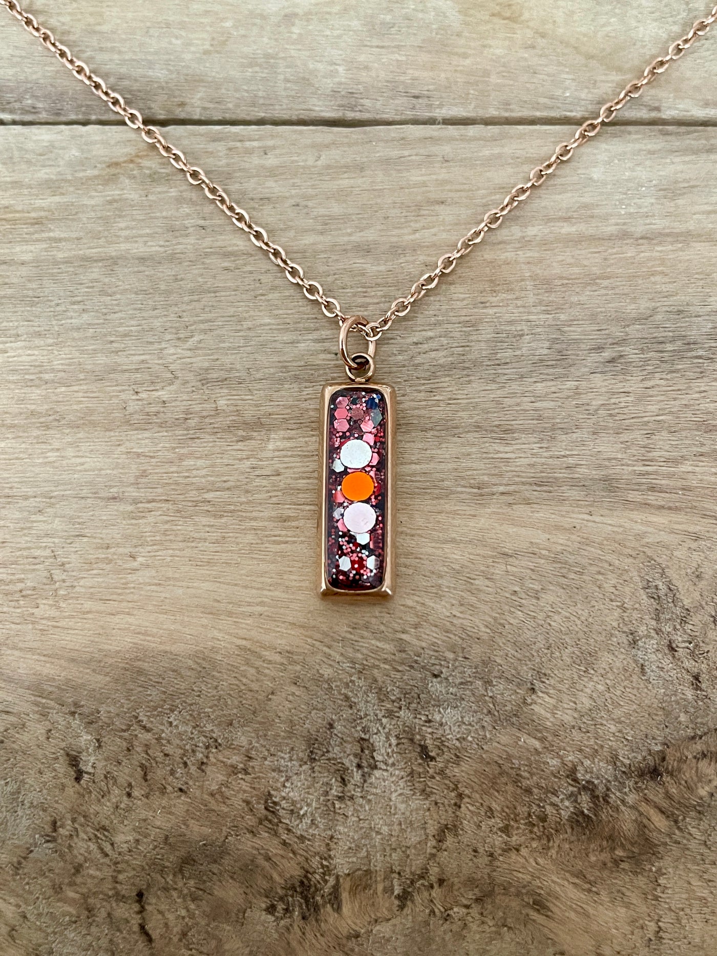 Collier simple or rose RECTANGLE Vies antérieures