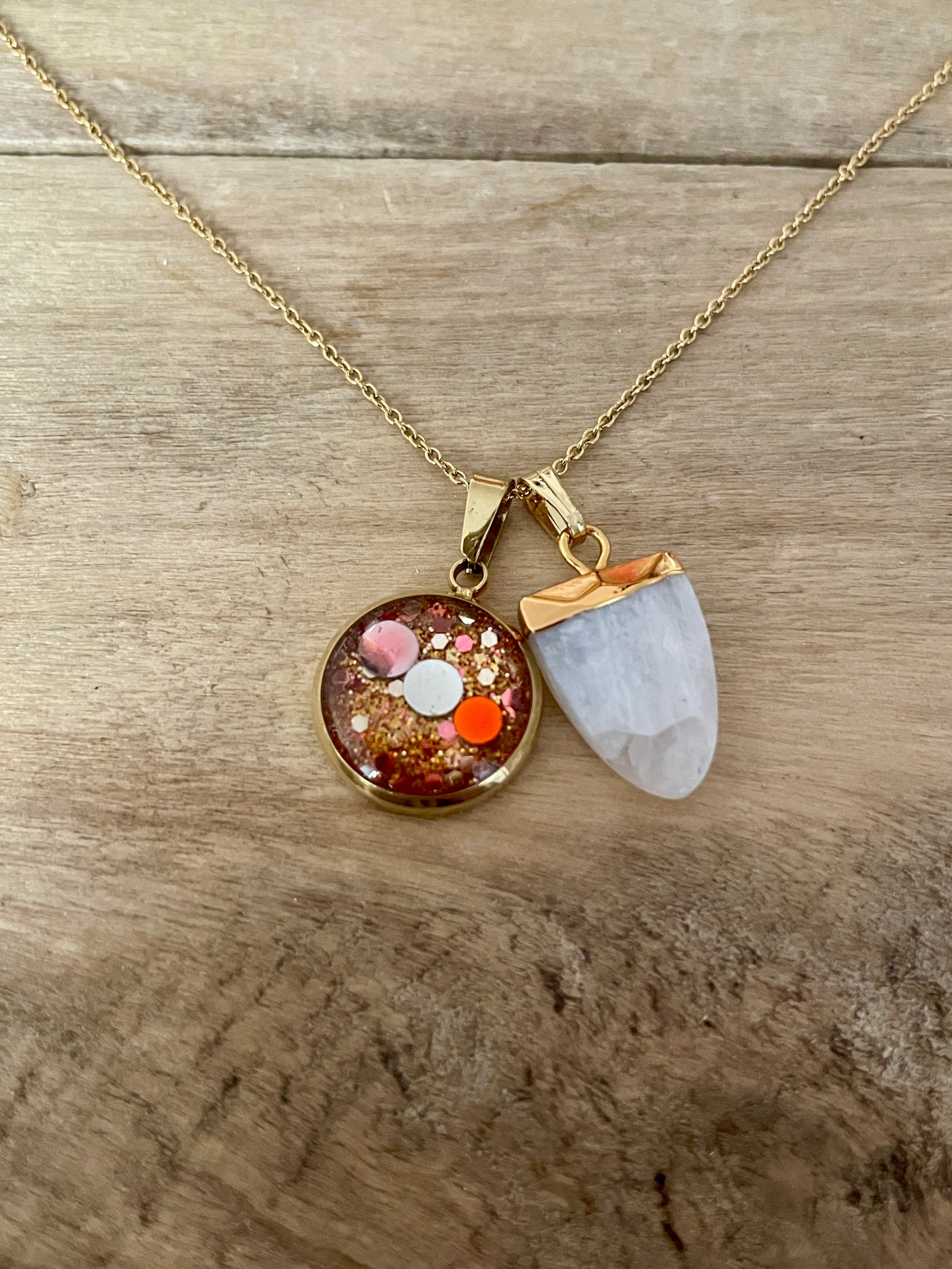 Collier doré simple PIERRE DE LUNE Angoisses et peurs