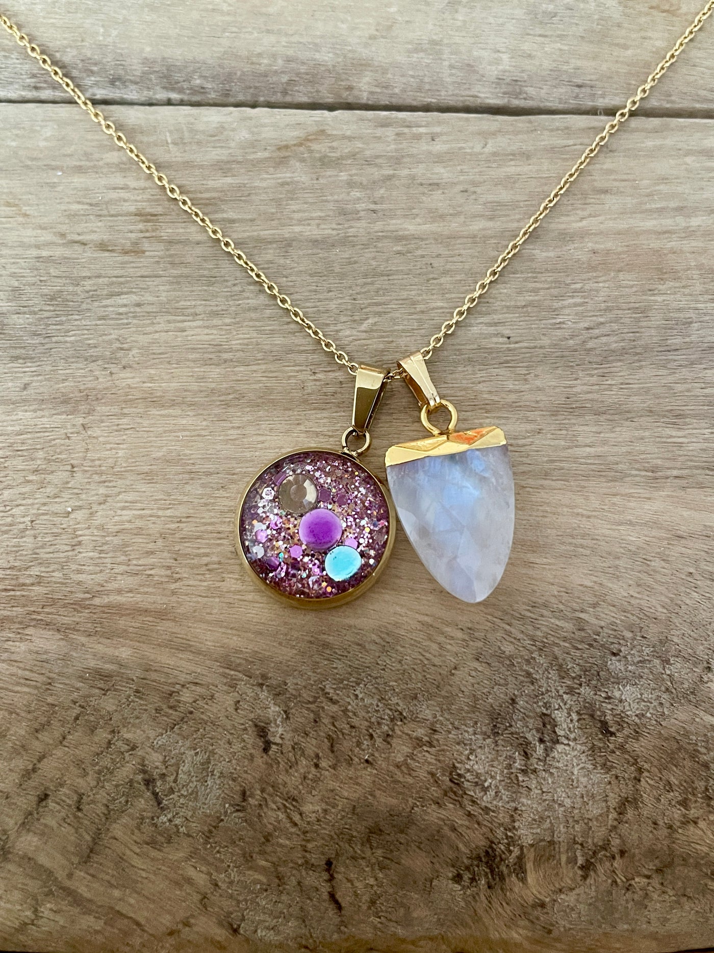 Collier simple doré PIERRE DE LUNE Réharmonisation des 7 chakras