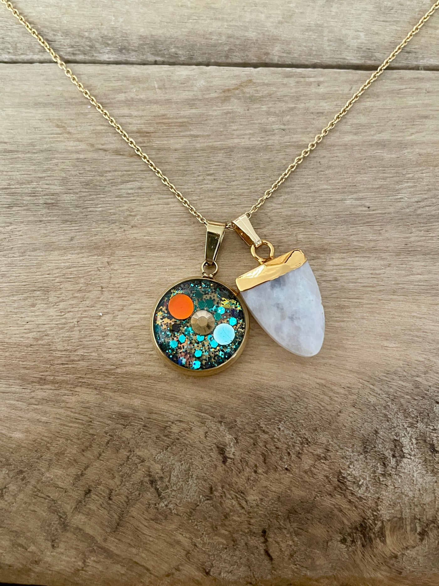 Collier doré simple PIERRE DE LUNE Om