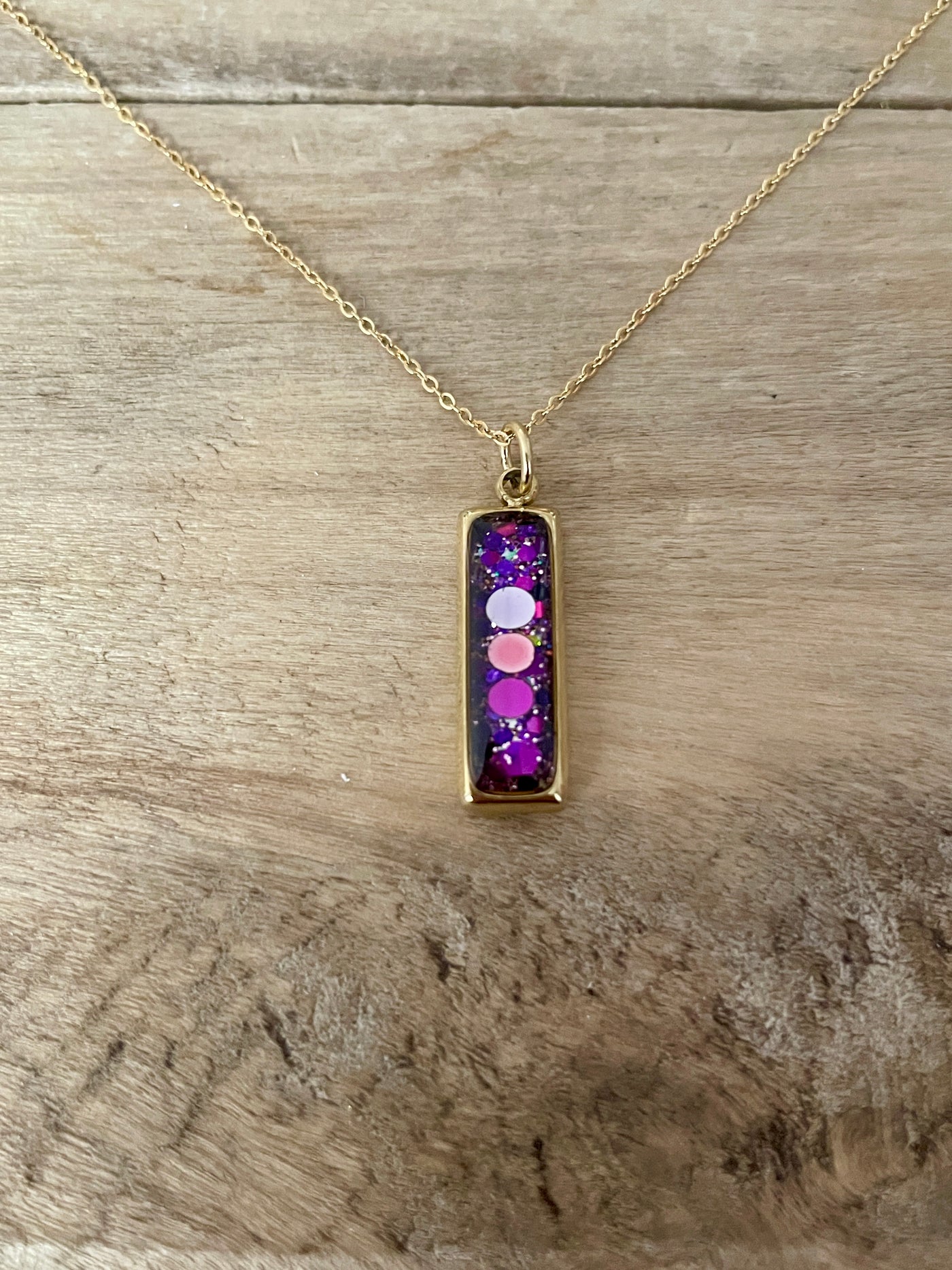 Collier simple doré RECTANGLE Blessure de Rejet