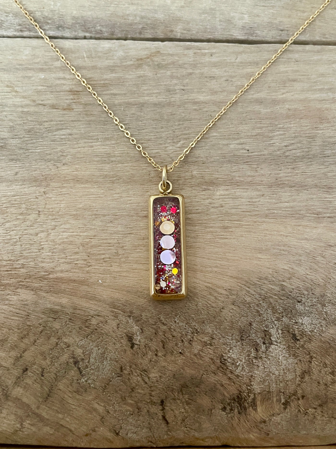 Collier simple doré RECTANGLE Peace and Love