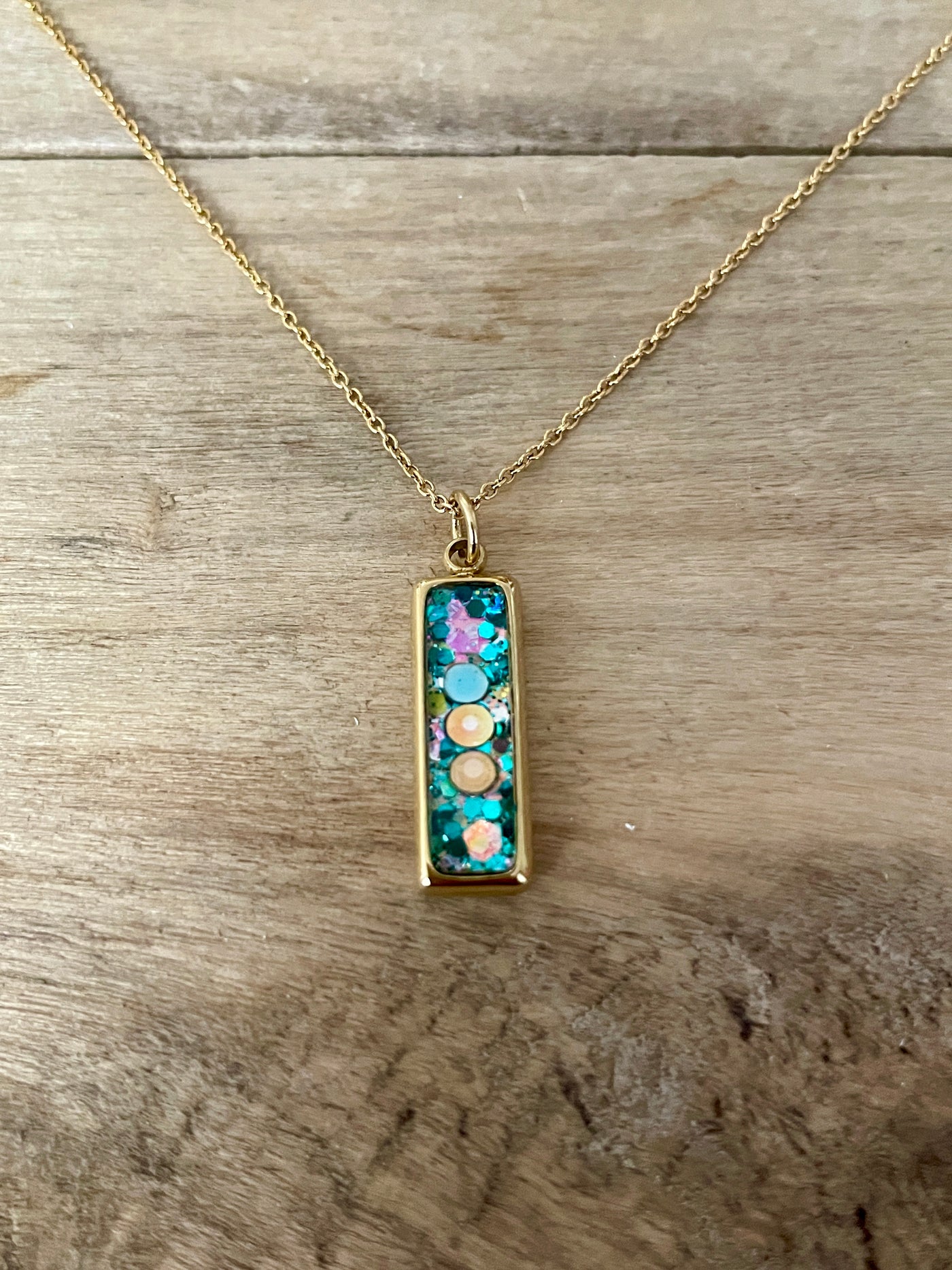 Collier simple doré RECTANGLE Enfant intérieur