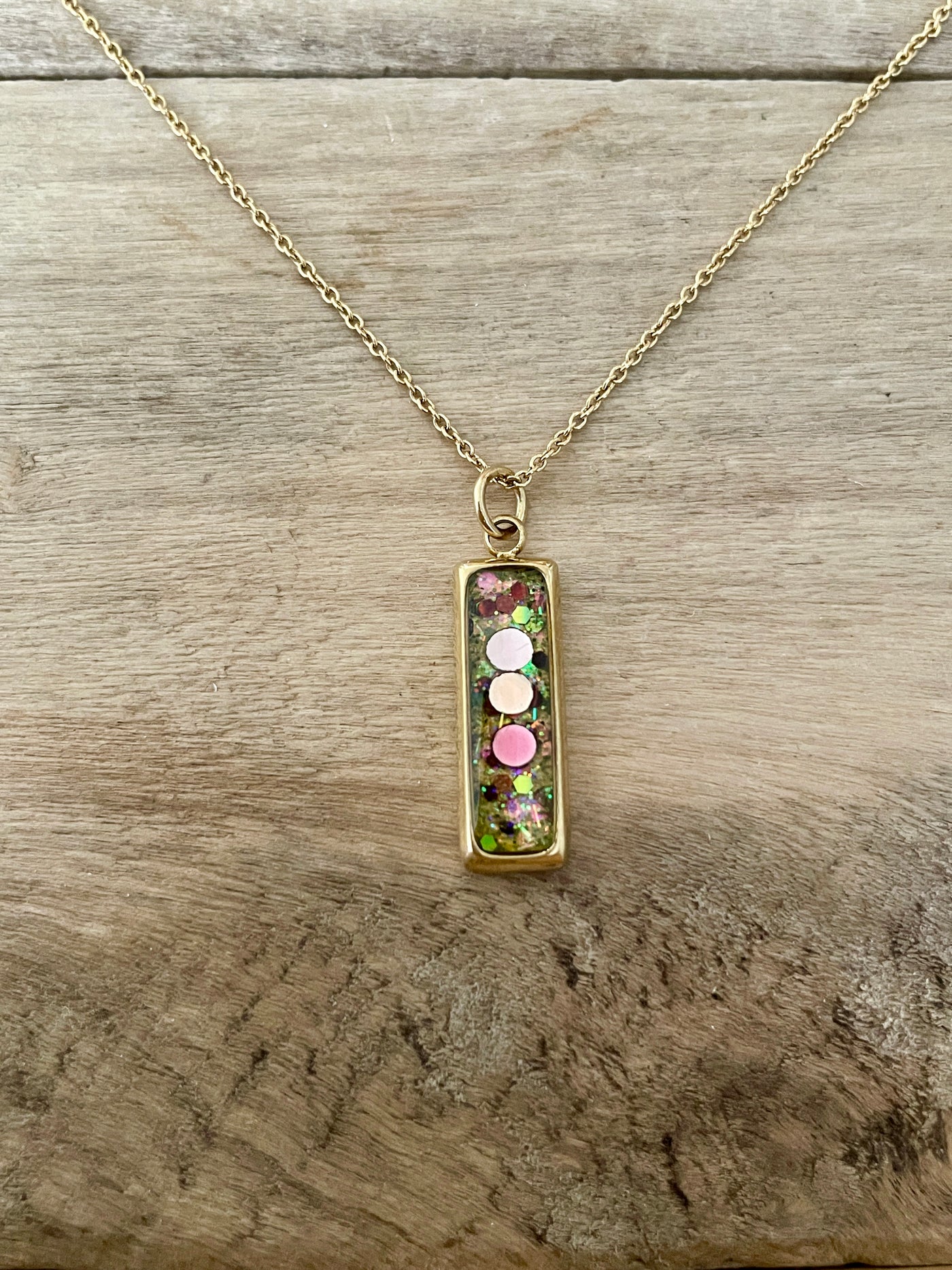 Collier simple doré RECTANGLE Chakra sacré reset