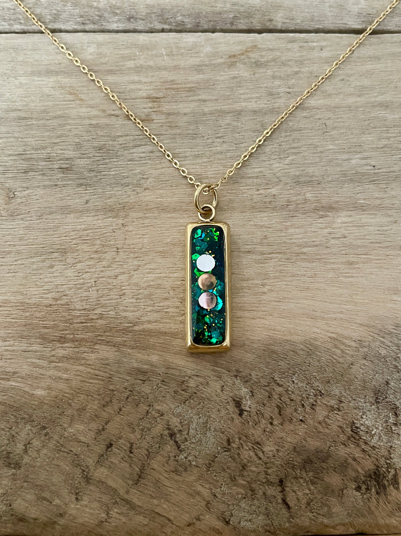 Collier simple doré RECTANGLE Blessure d'Humiliation