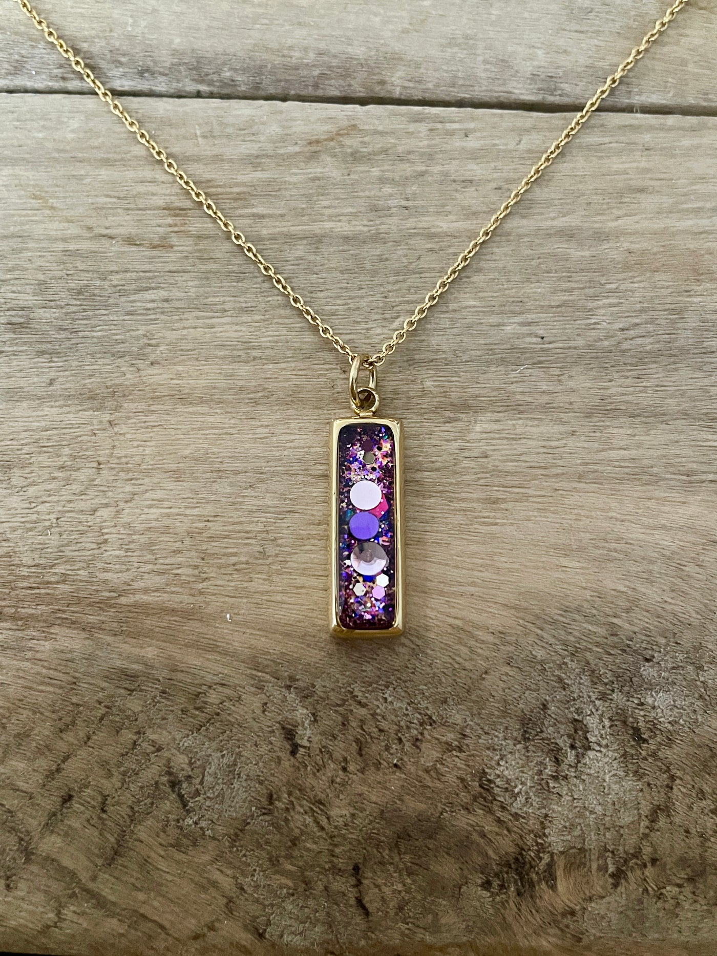 Collier simple doré RECTANGLE Vibration