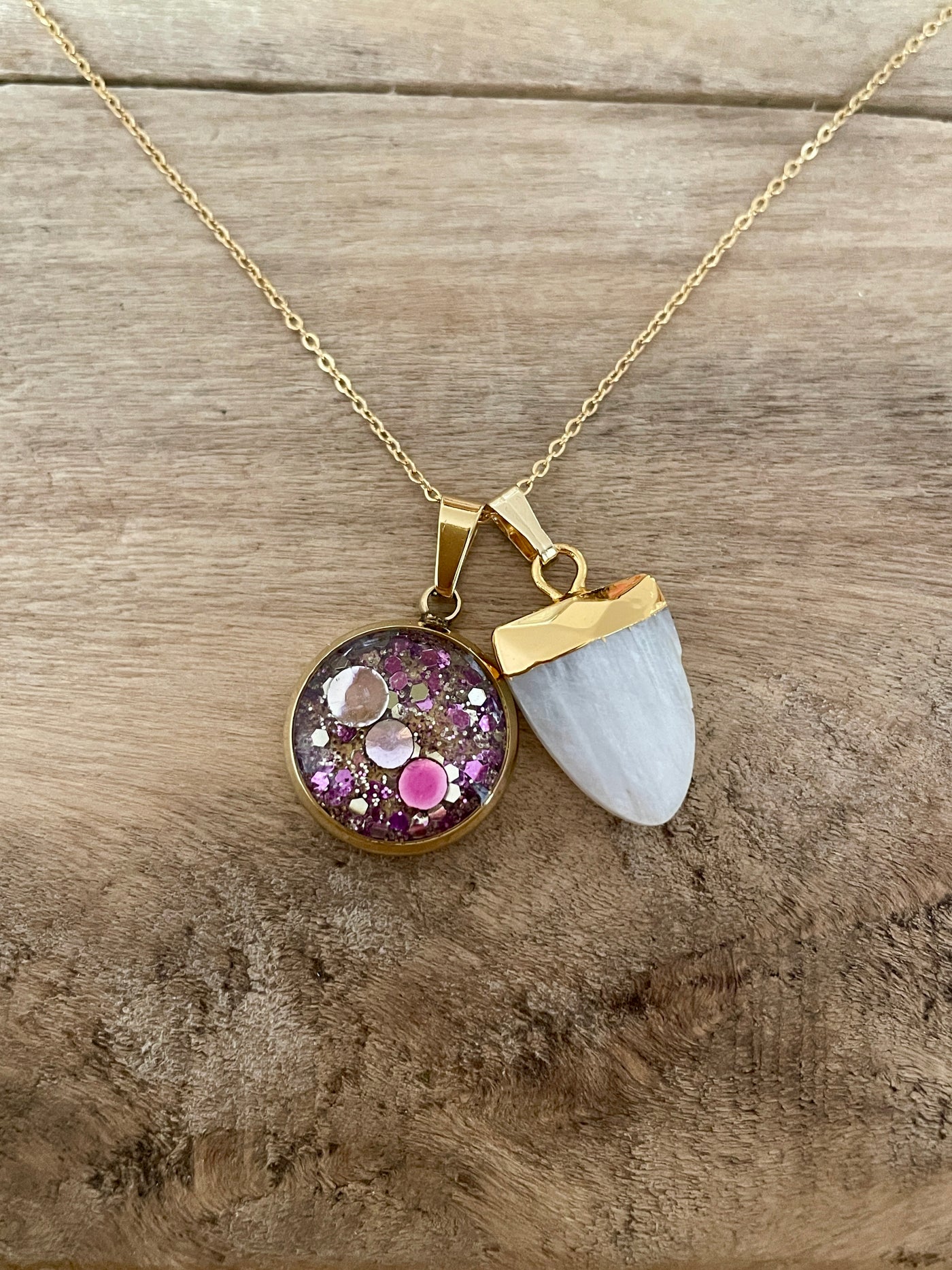 Collier simple doré  PIERRE DE LUNE Féminin sacré