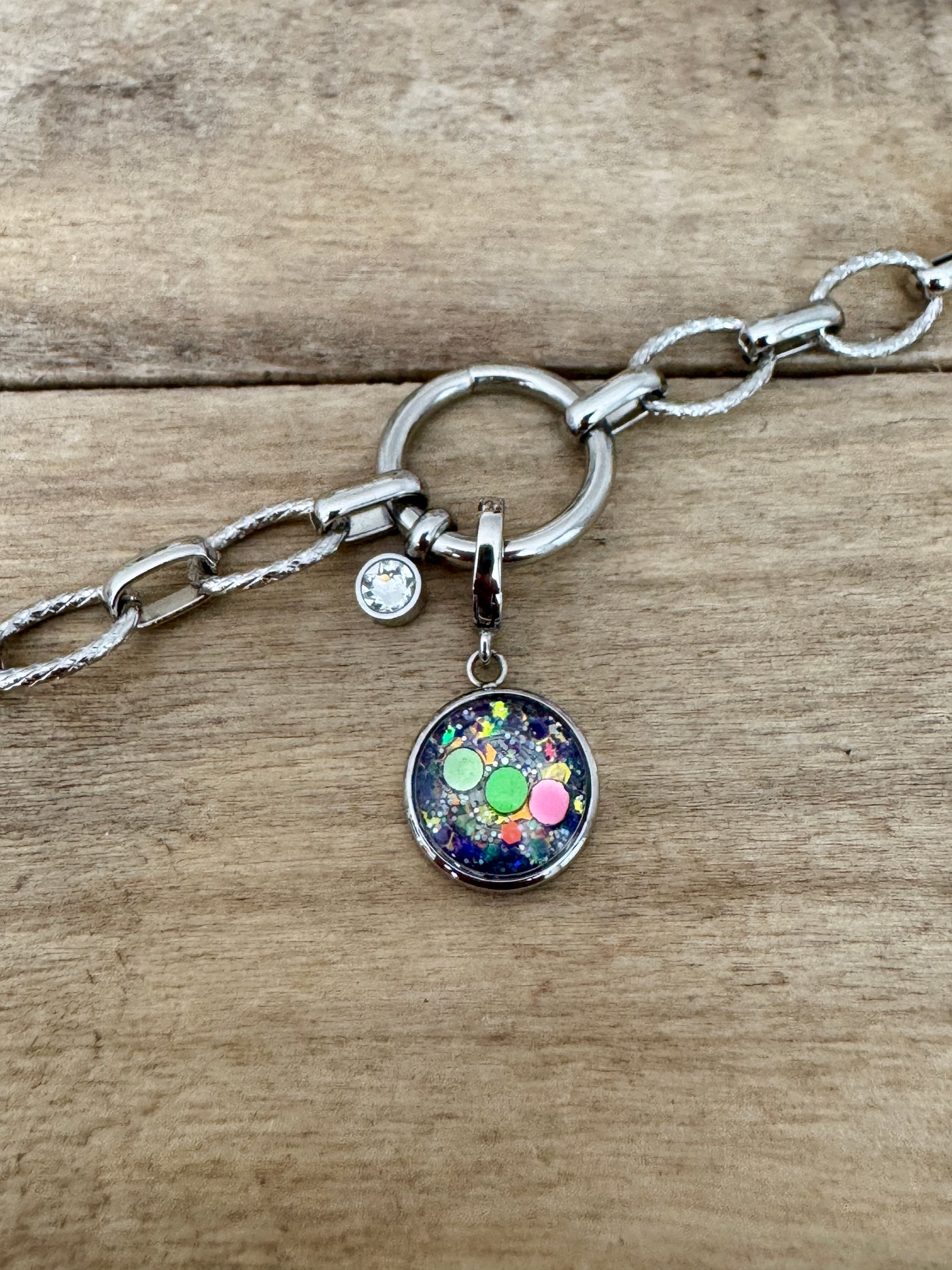 Charm argenté Instant présent (vendu sans bracelet)