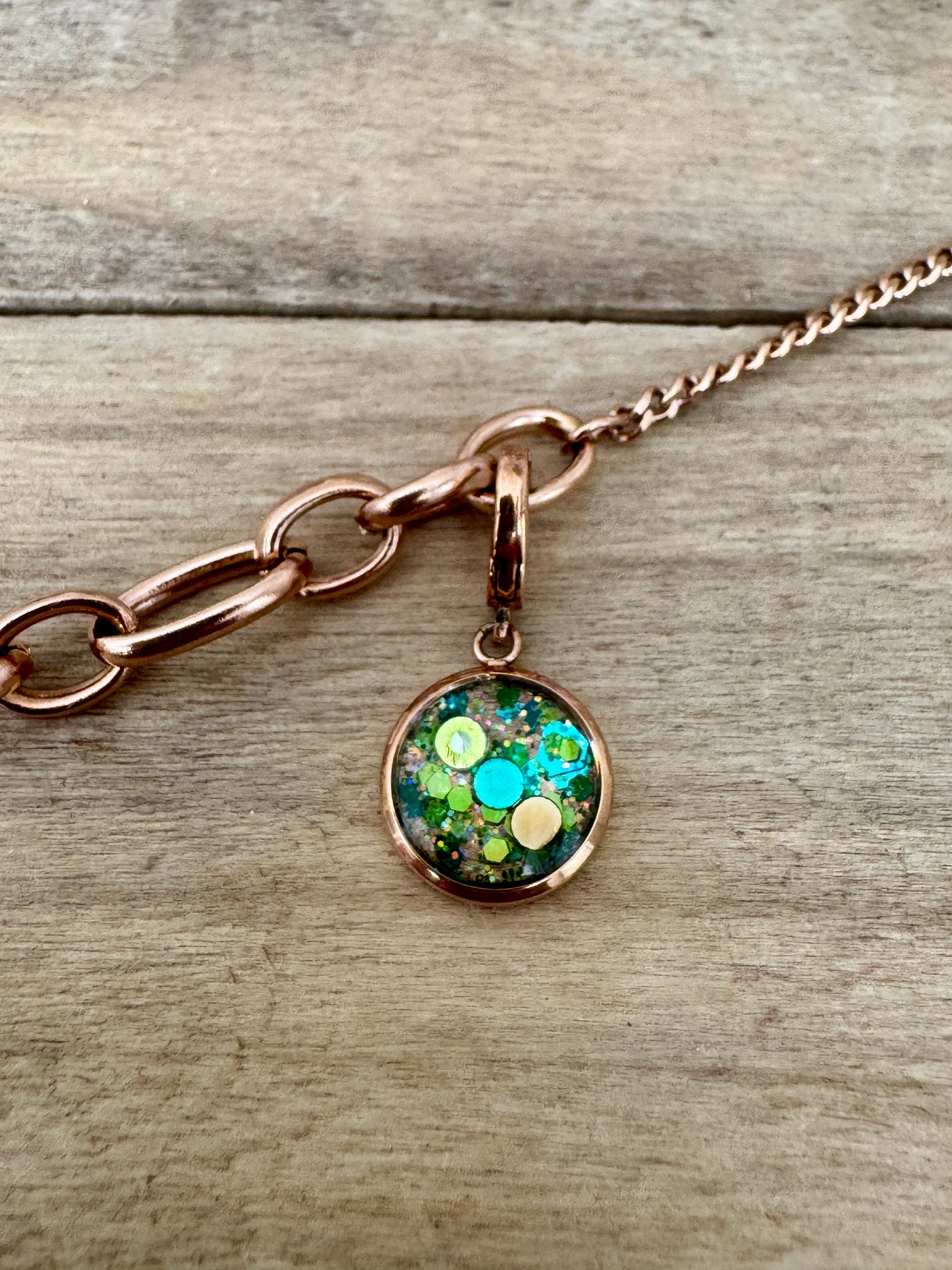 Charm or rose Détachement amoureux (vendu sans bracelet)
