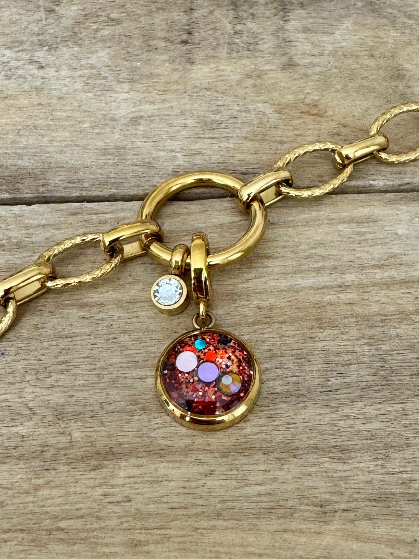Charm doré Choc émotionnel (vendu sans bracelet)