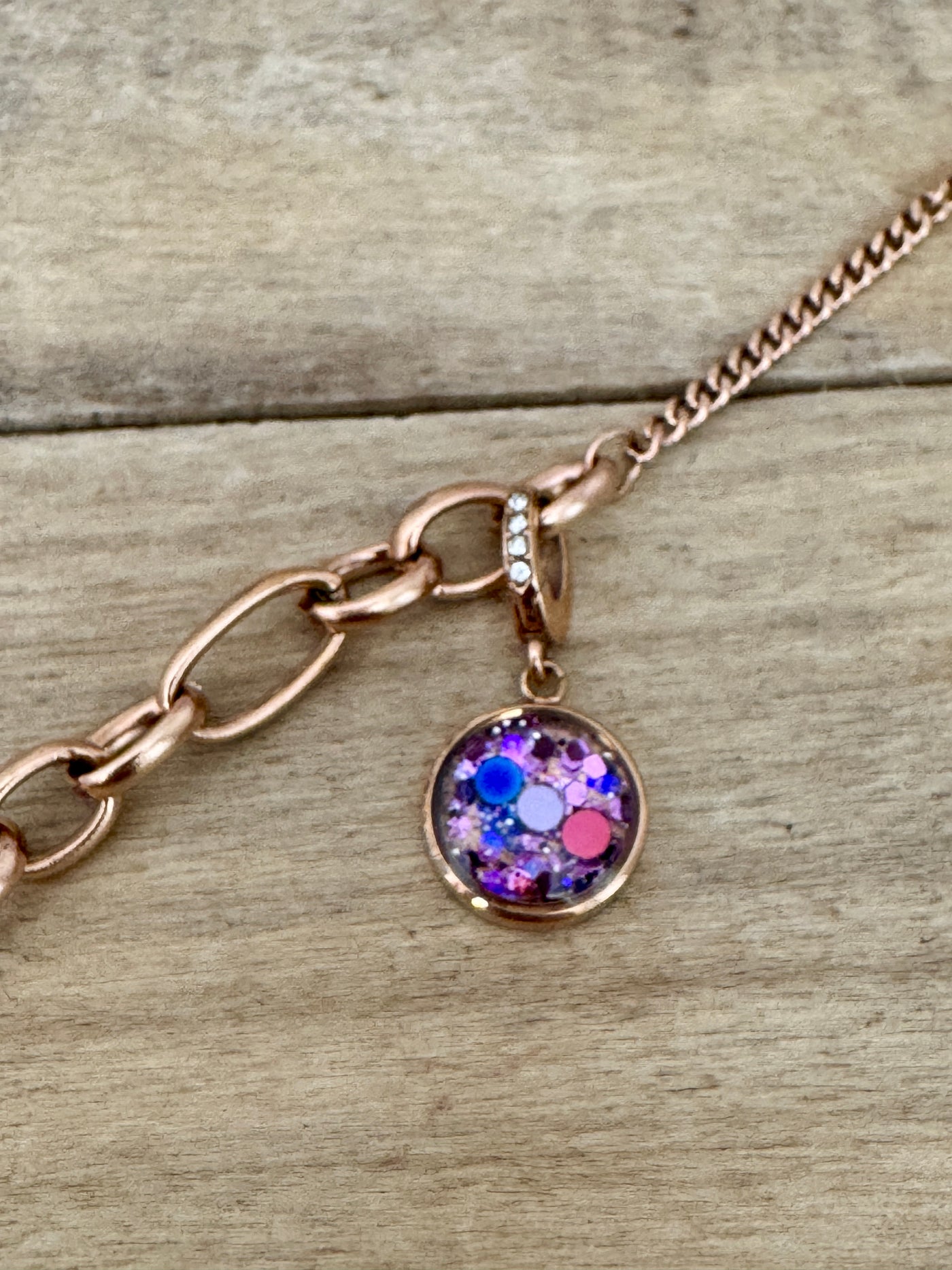 Charm Cristal or rose Nettoyage du plexus (vendu sans bracelet)