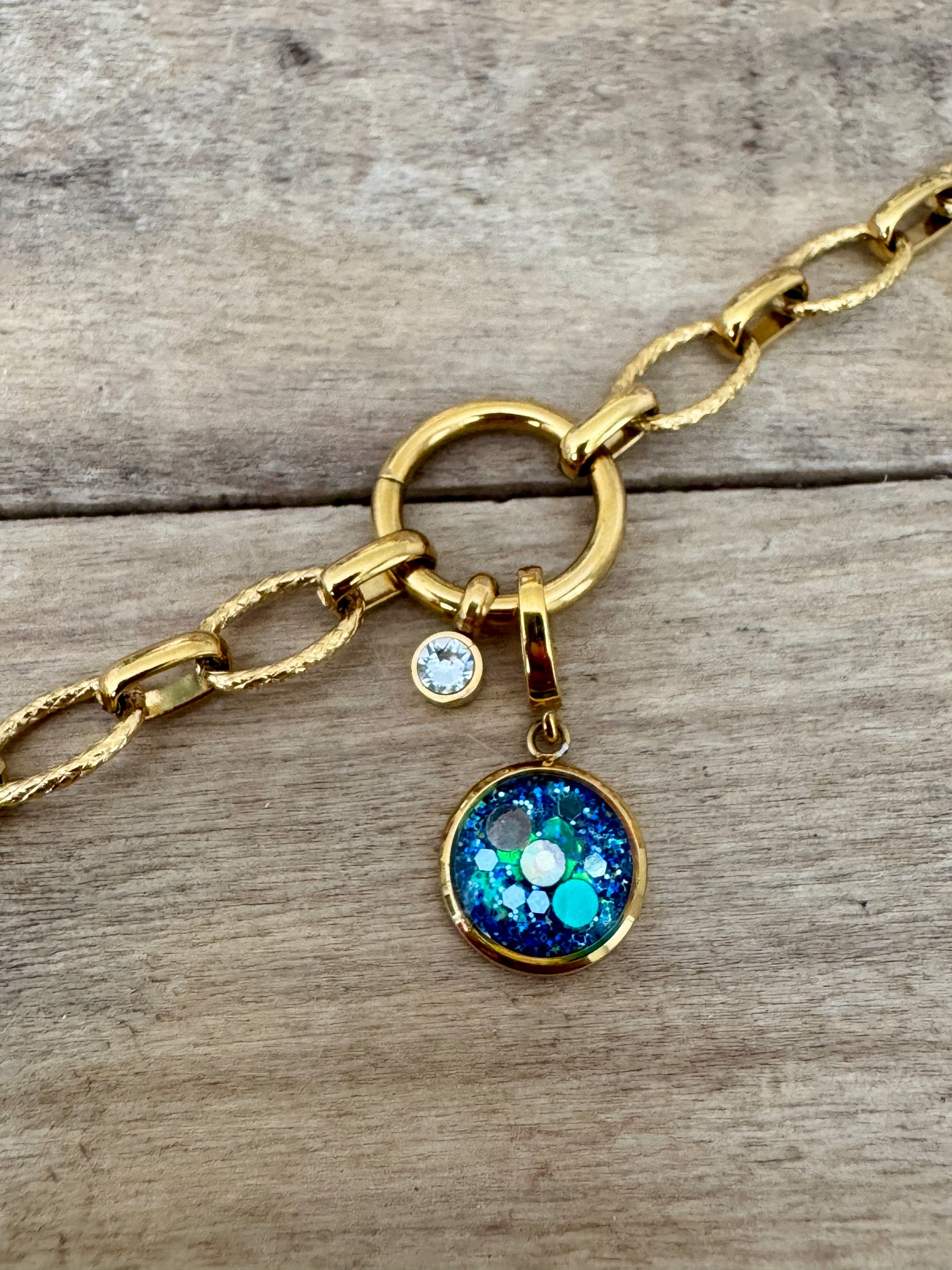 Charm doré Cut & leave (vendu sans bracelet)