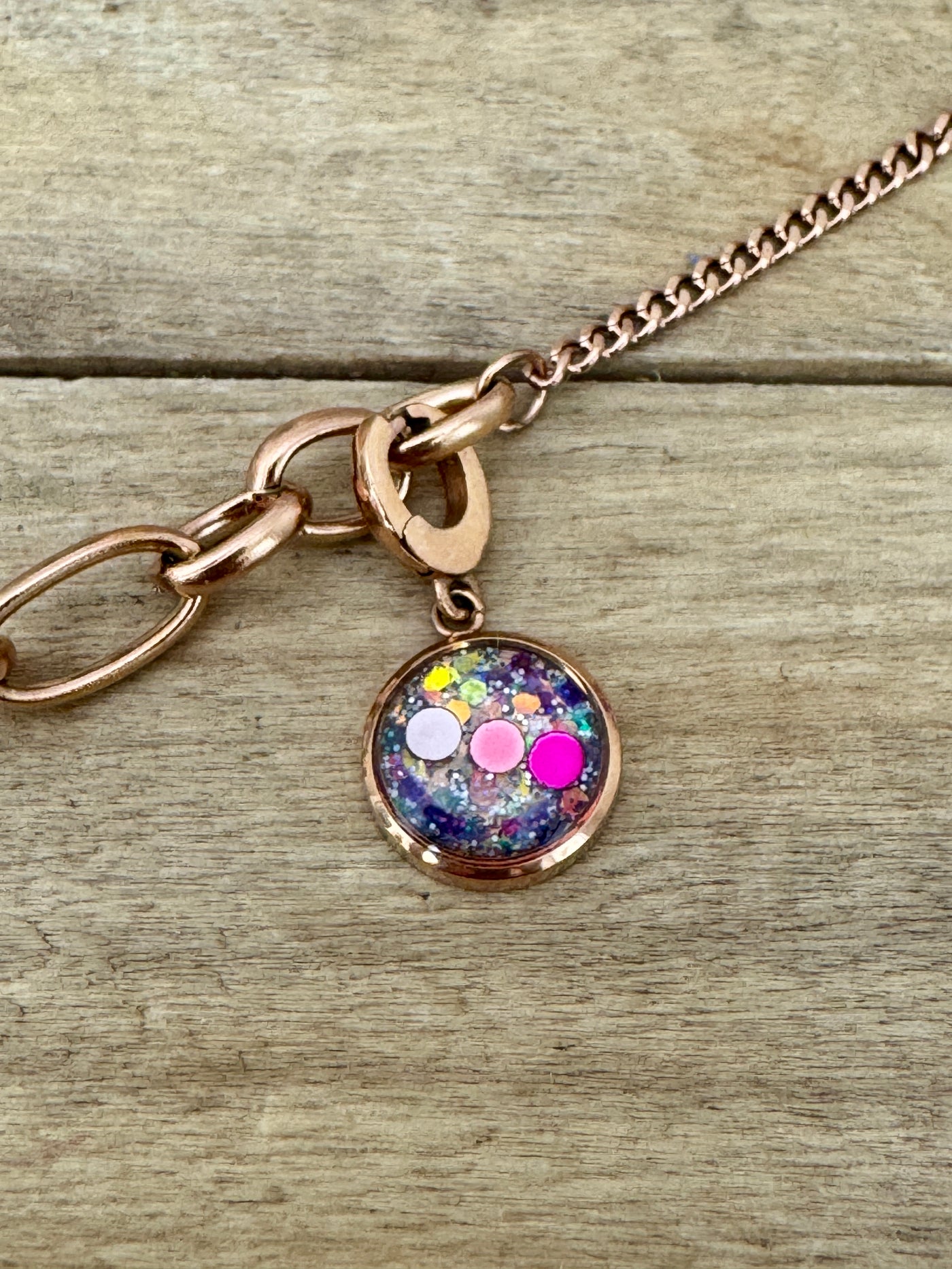 Charm or rose Blessure d'Humiliation (vendu sans bracelet)