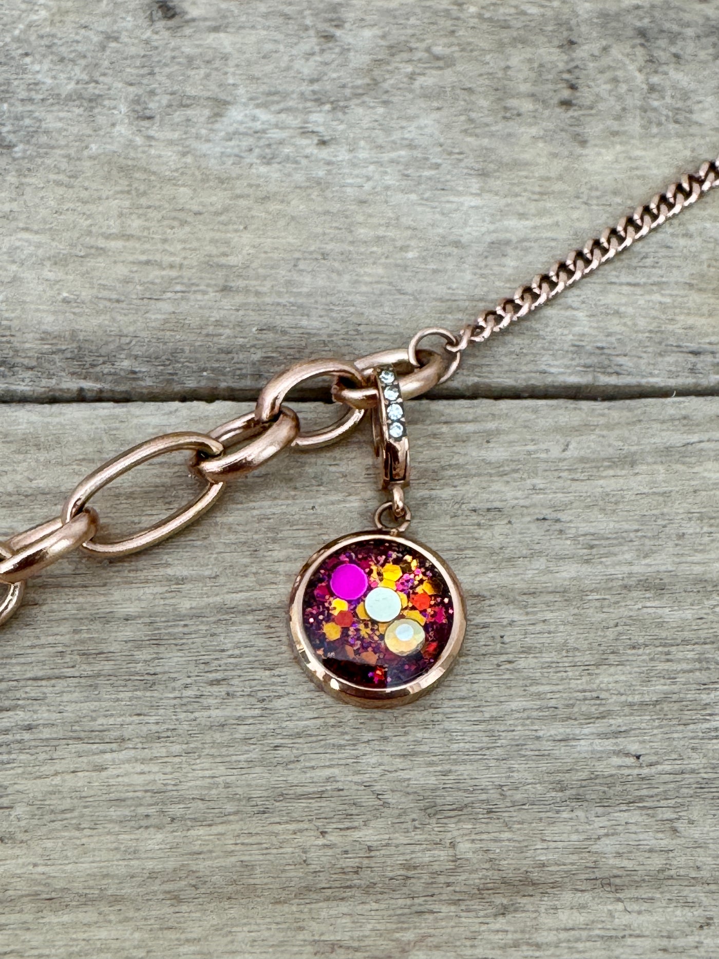 Charm Cristal or rose Blessure d'injustice (vendu sans bracelet)