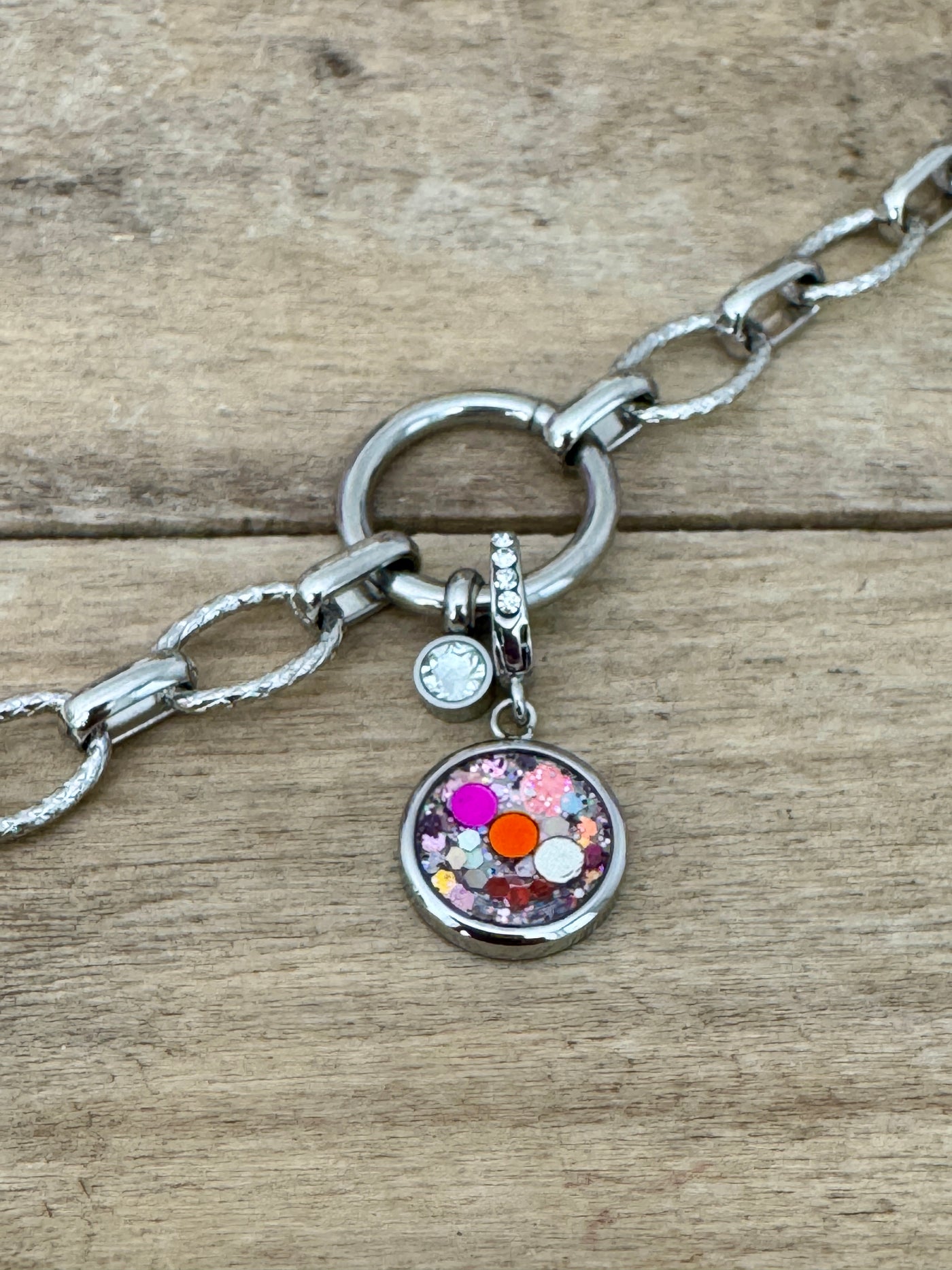 Charm Cristal argenté Blessure d'injustice (vendu sans bracelet)