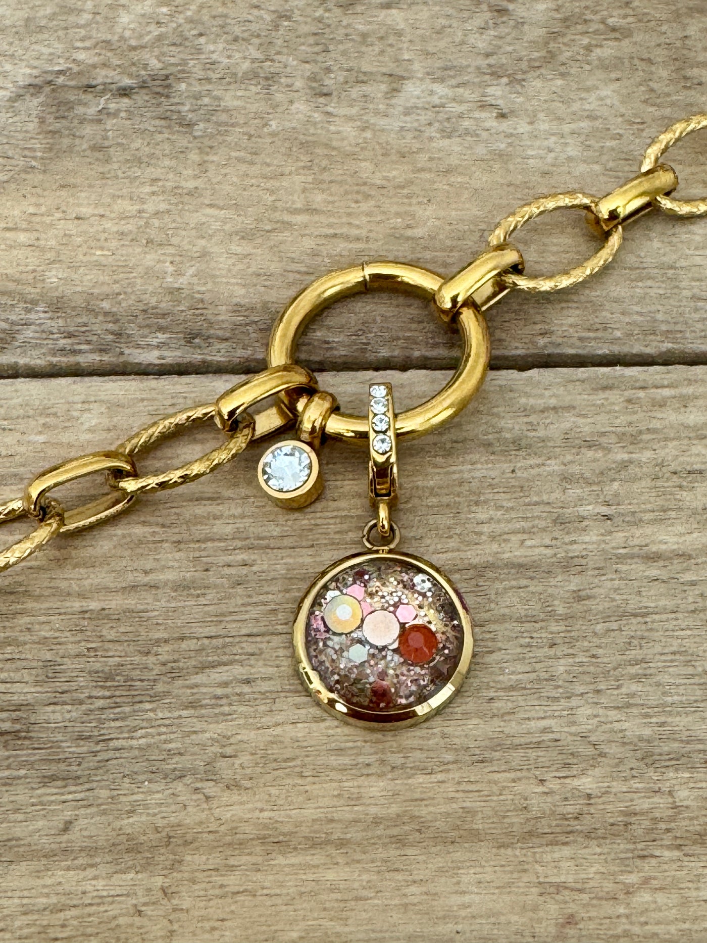 Charm Cristal doré Chakra sacré reset (vendu sans bracelet)