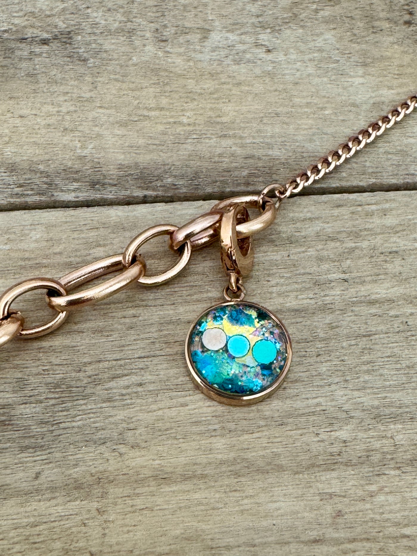 Charm or rose Lignée familiale (vendu sans bracelet)
