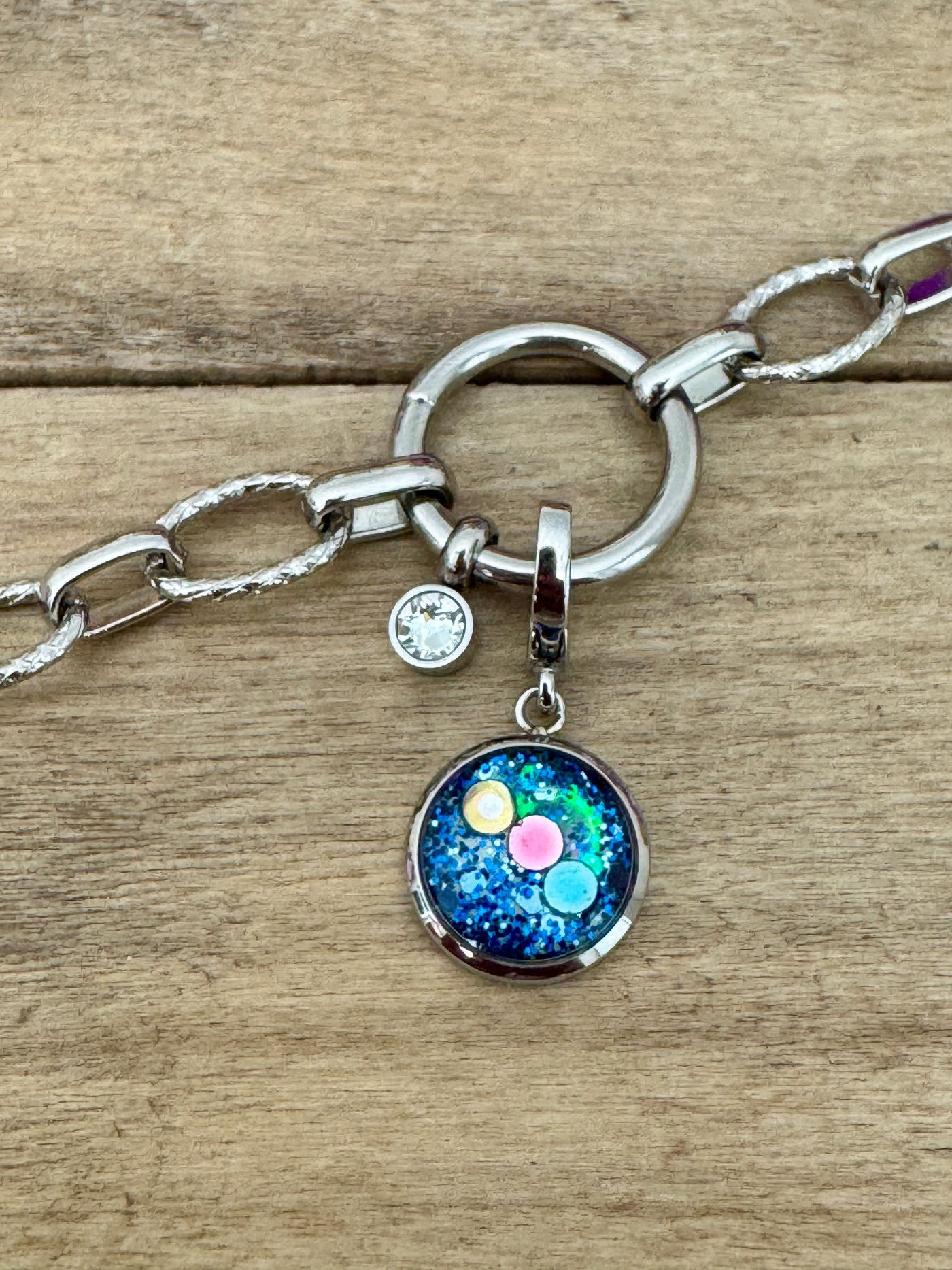 Charm argenté Amour de soi (vendu sans bracelet)