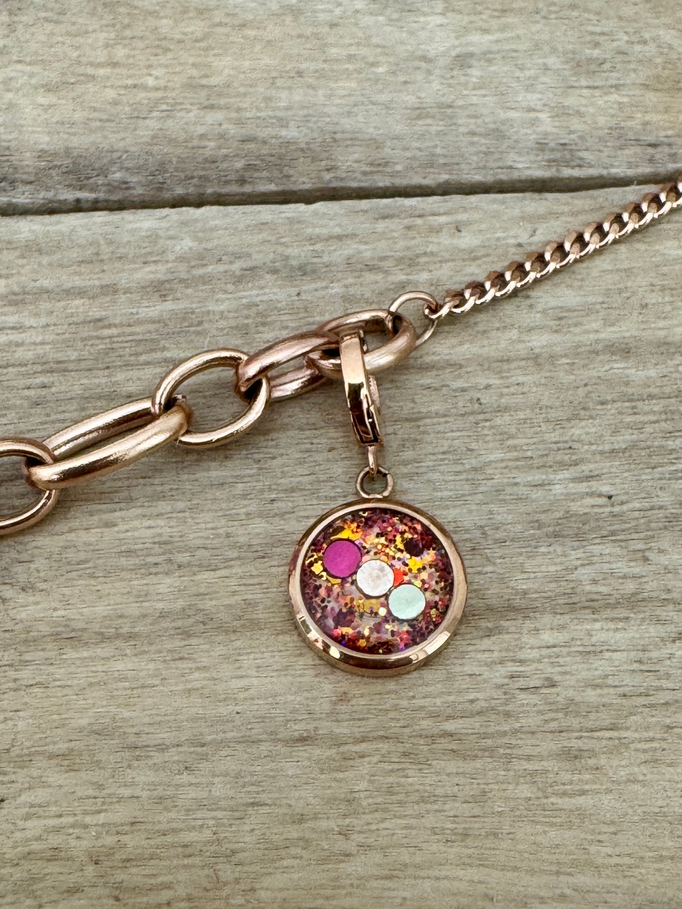 Charm or rose Réharmonisation des 7 chakras (vendu sans bracelet)