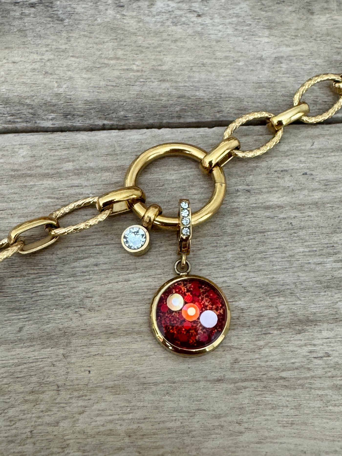 Charm Cristal doré Détachement amoureux (vendu sans bracelet)