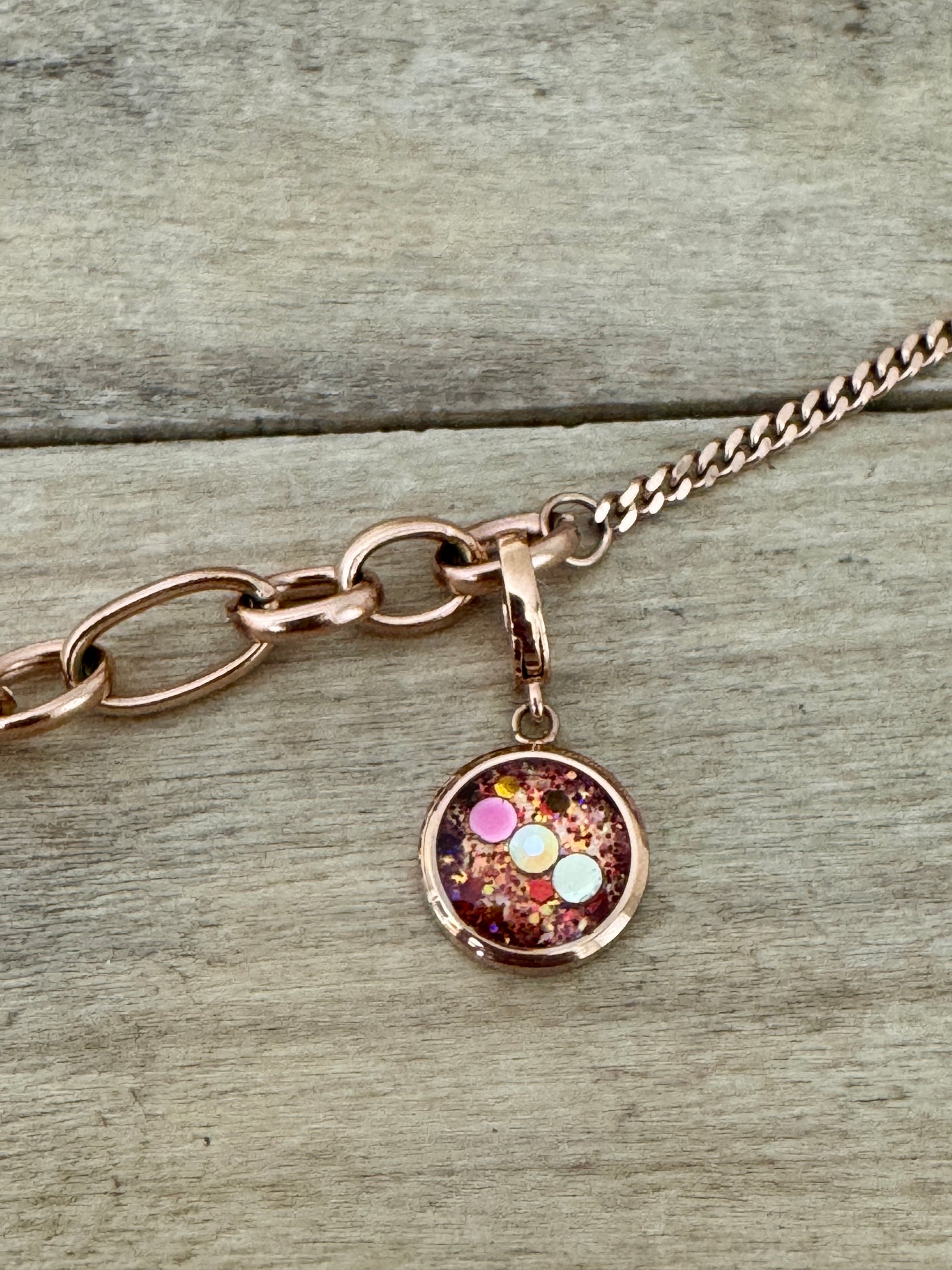 Charm or rose Phénix (vendu sans bracelet)