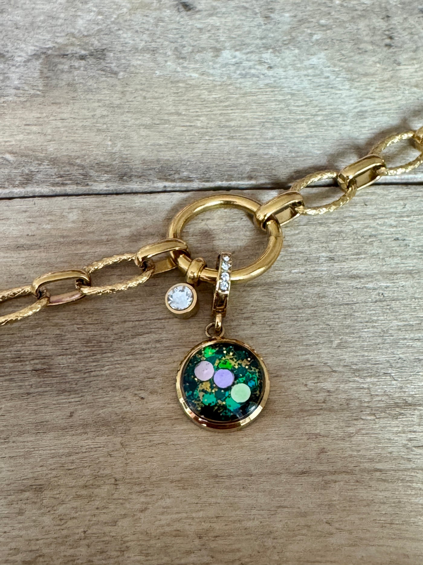 Charm Cristal doré La flamme d'ankaa (vendu sans bracelet)