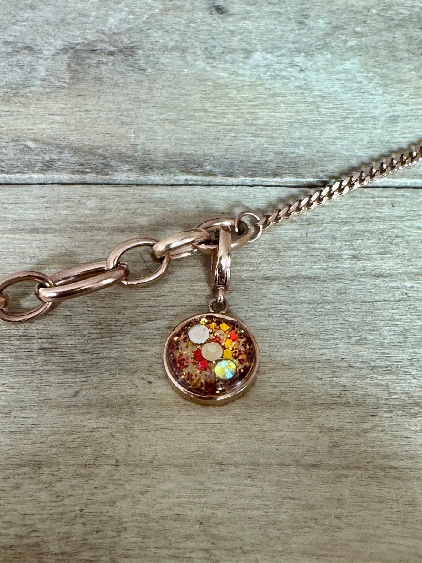Charm or rose La flamme d'ankaa (vendu sans bracelet)