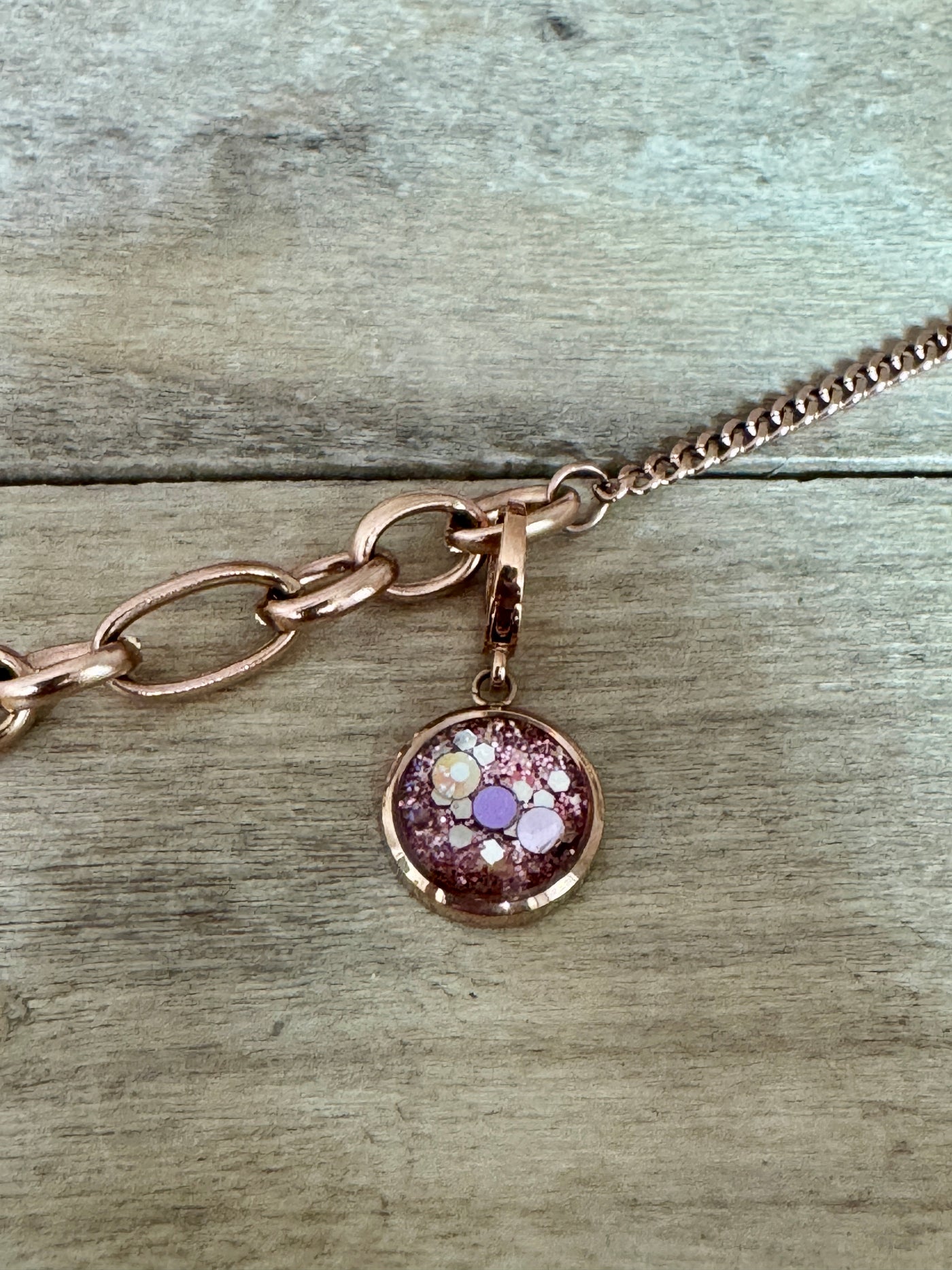Charm or rose Jalousie (vendu sans bracelet)