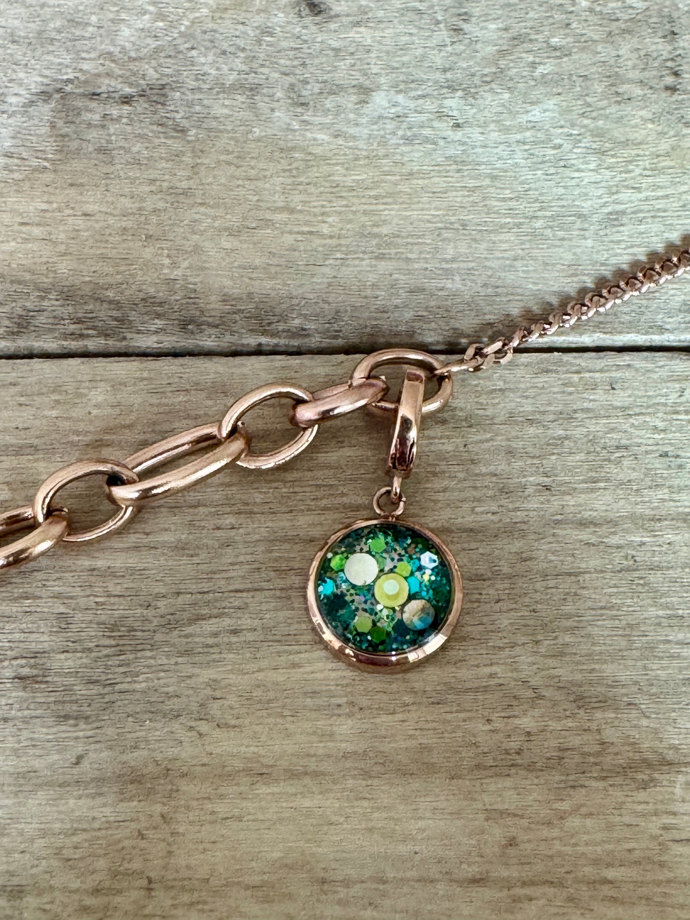Charm or rose Instant présent (vendu sans bracelet)