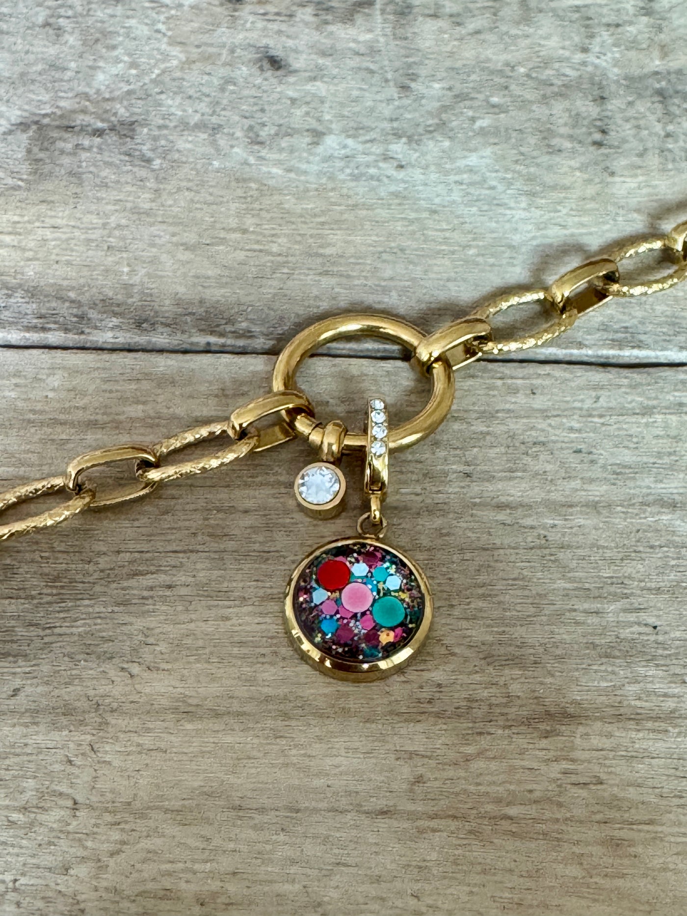 Charm Cristal doré Déblocage du noeud bloquant du moment (vendu sans bracelet)
