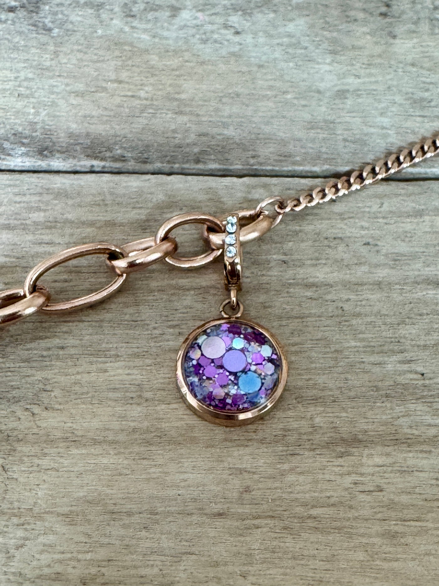 Charm Cristal or rose Om (vendu sans bracelet)